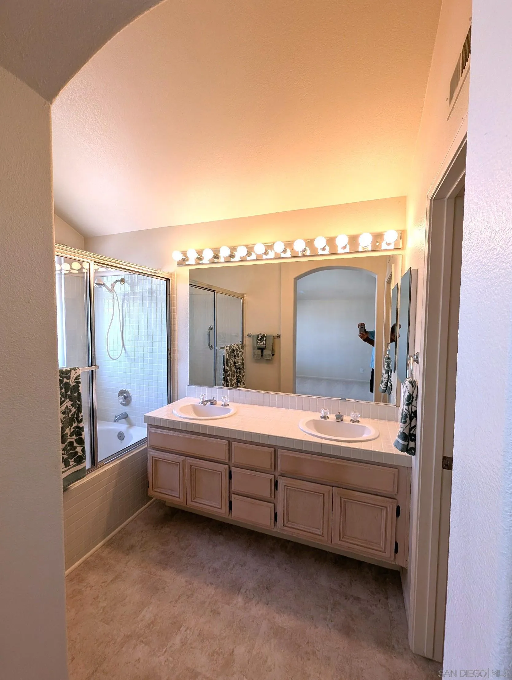 https://cdn.realtyfeed.com/cdn/127/250037892/00b47323b7f4295a8cda24e04729efda.webp