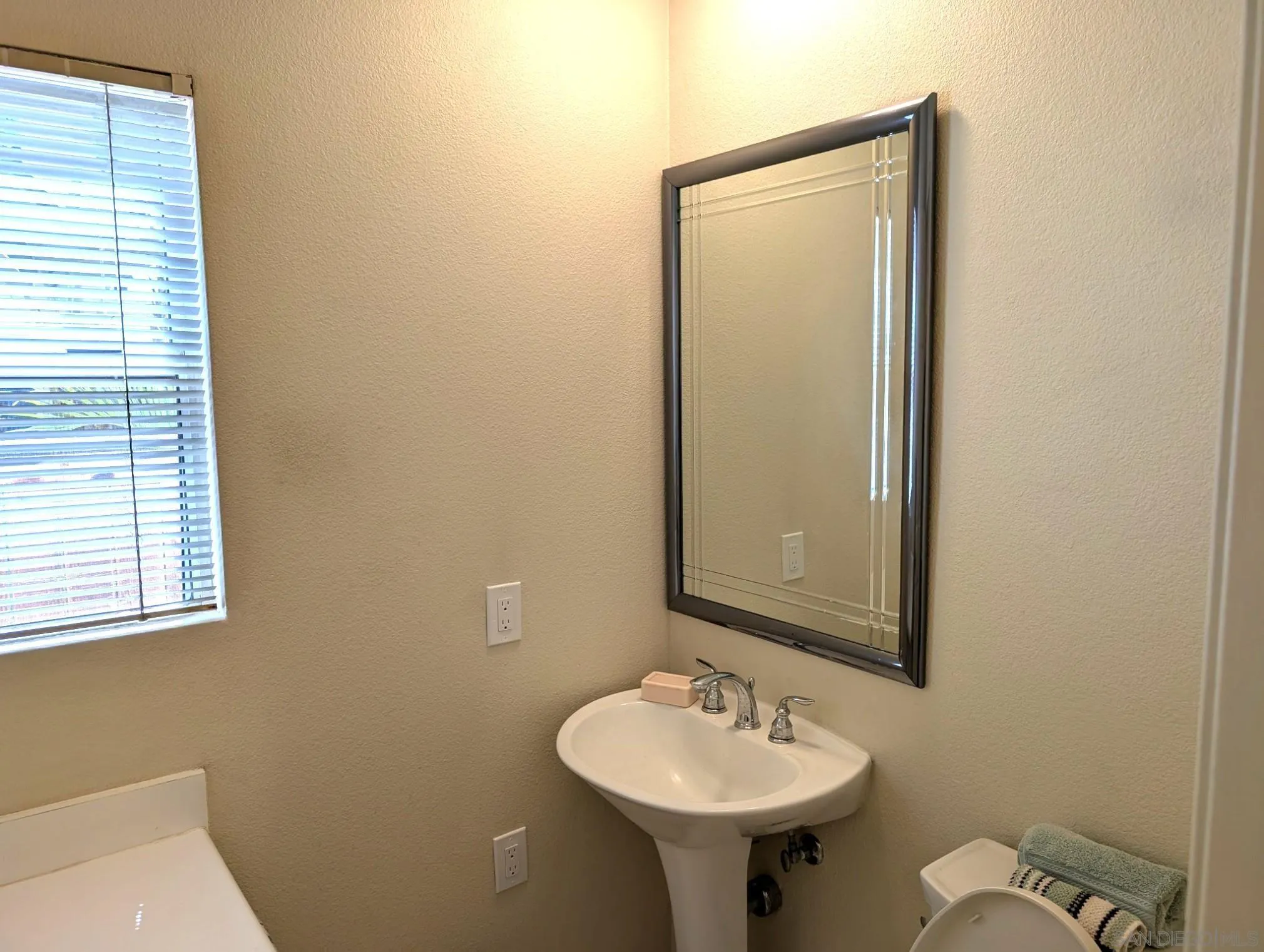 https://cdn.realtyfeed.com/cdn/127/250037892/2ec27e1d720f297e7ac493338db0c85a.webp
