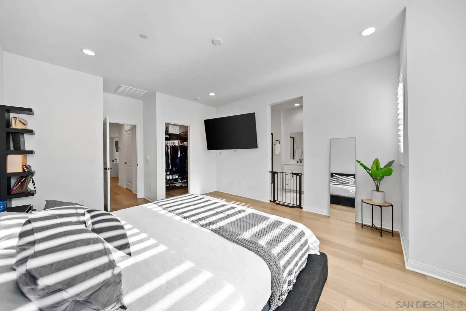 https://cdn.realtyfeed.com/cdn/127/250037895/5a2054bc2cfa2f8e11a88d0e741986cd.webp