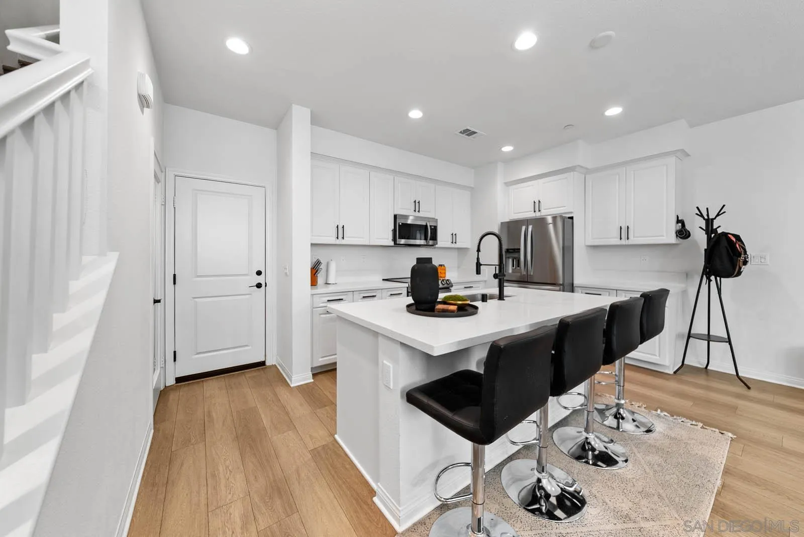 https://cdn.realtyfeed.com/cdn/127/250037895/70d2fa4d08df0e32e1845ef009bc2e35.webp