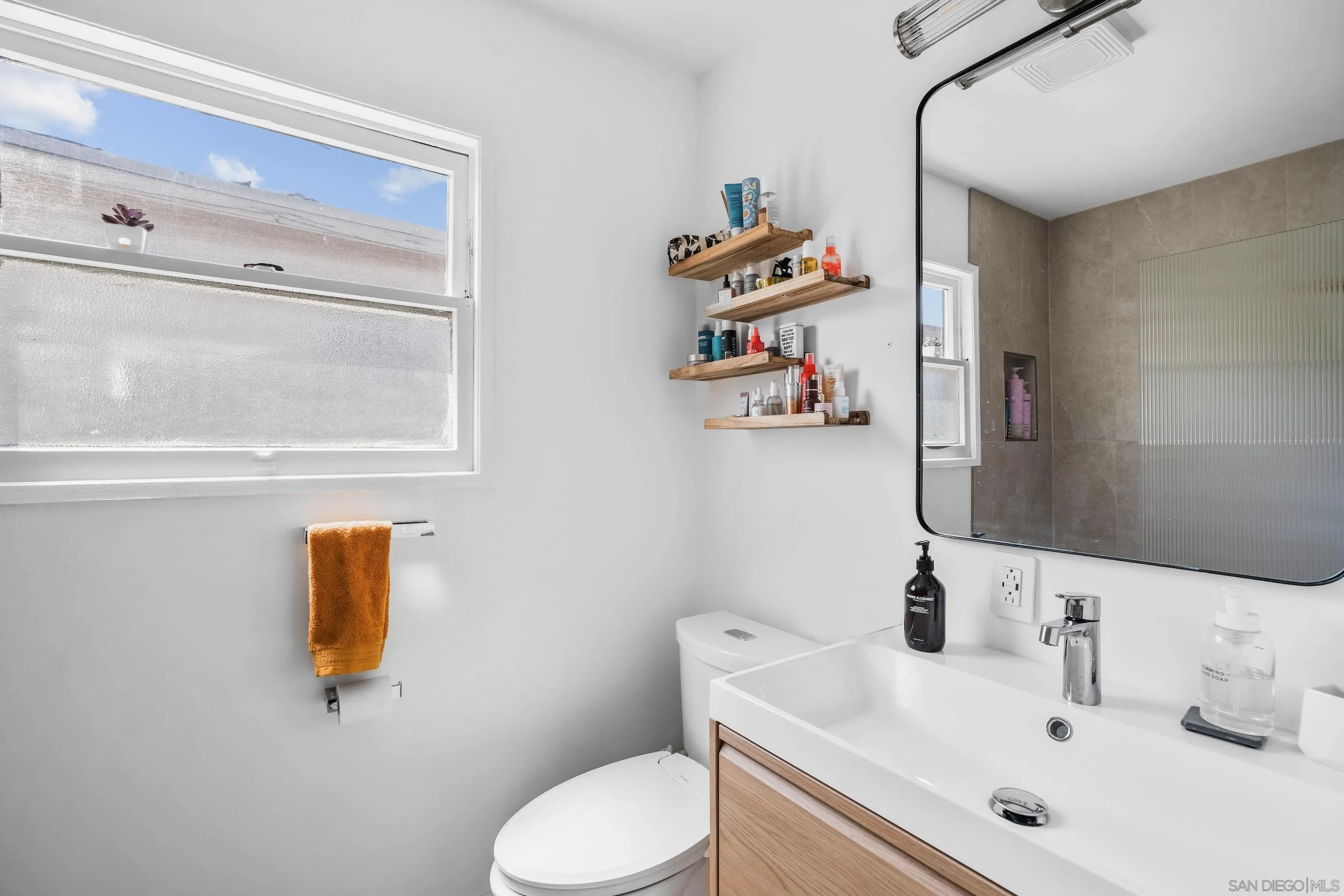 https://cdn.realtyfeed.com/cdn/127/250037900/0dd87faf2313bc301469d4954a0b9004.webp