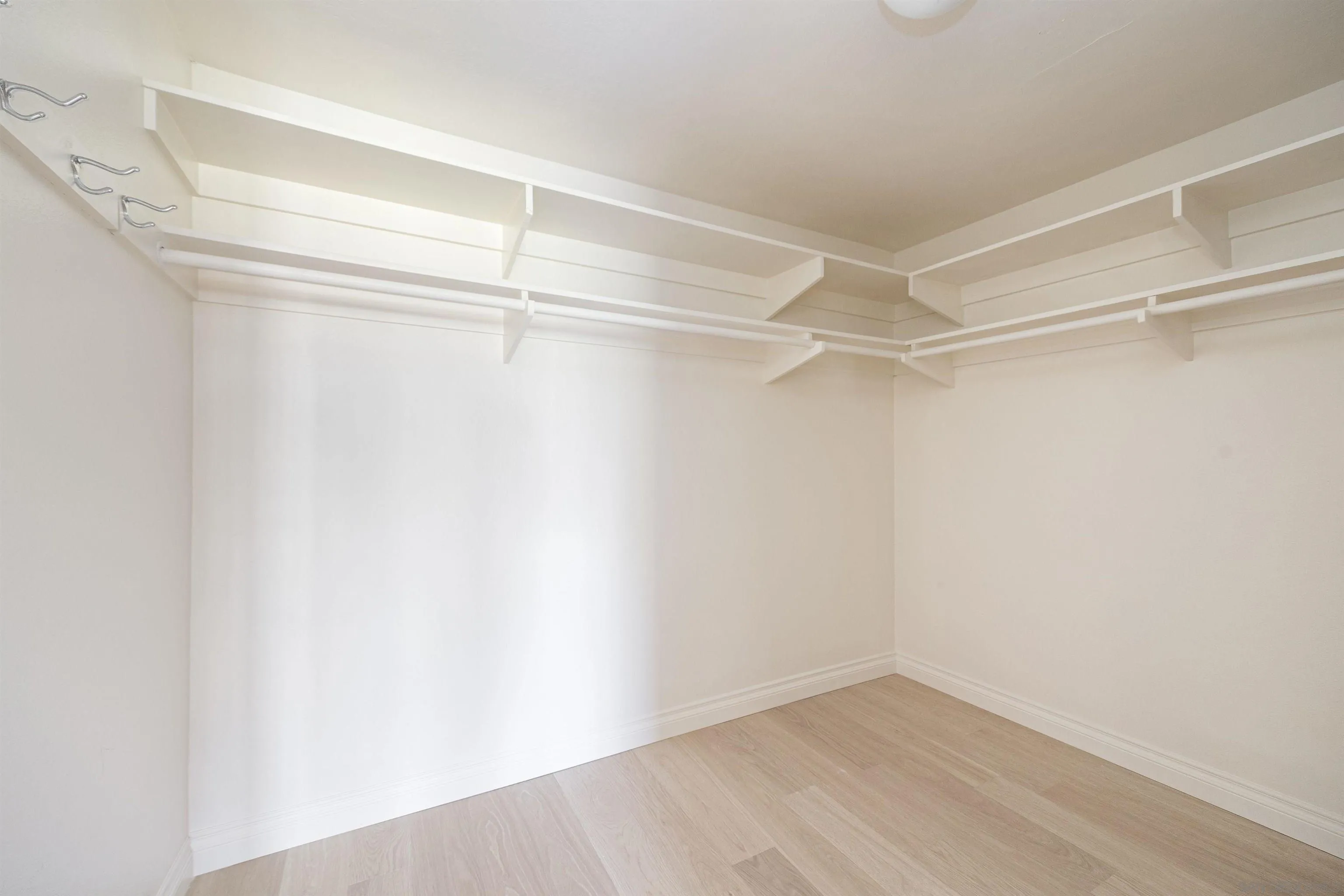 Photo #14: 250037901 Listing: Photo #14