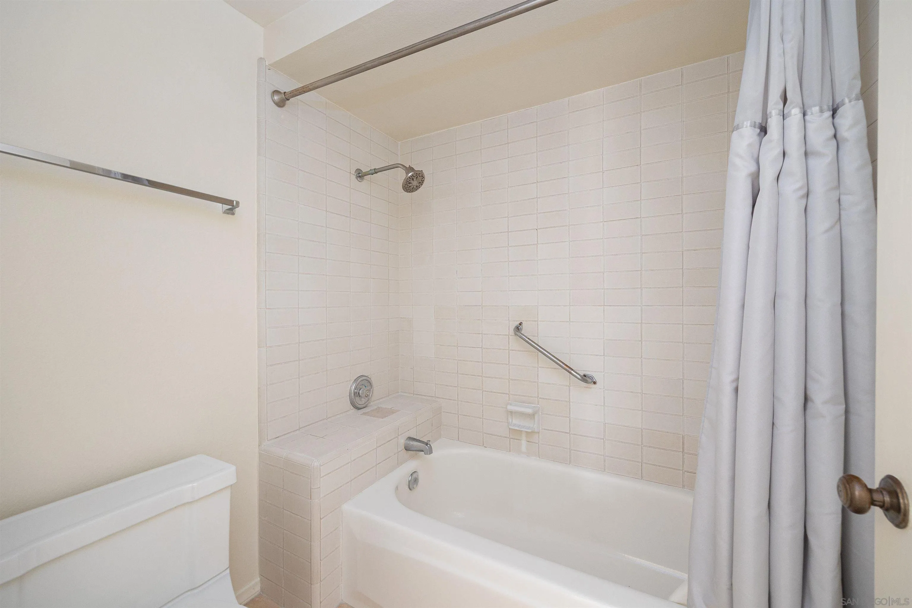 Photo #13: 250037901 Listing: Photo #13
