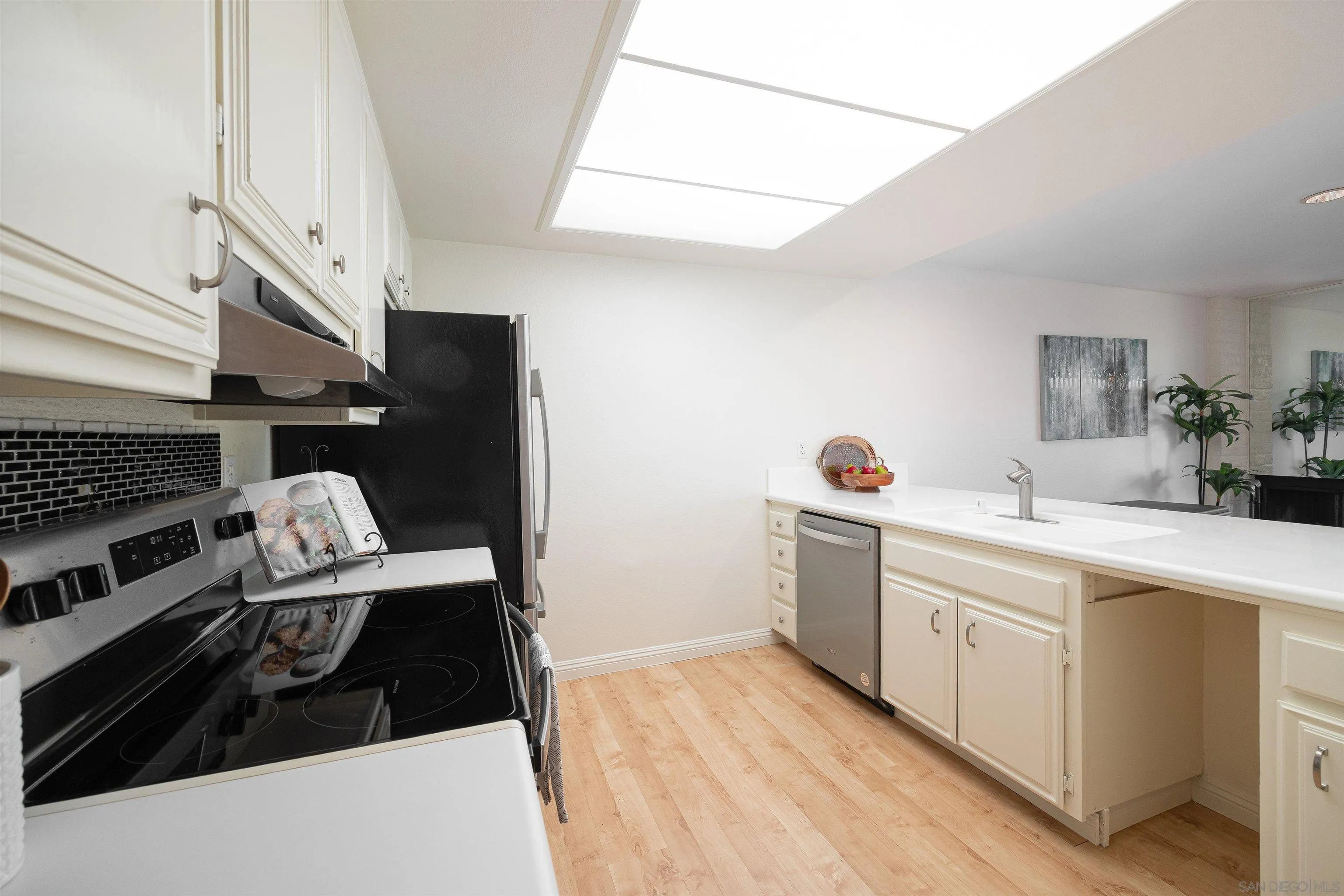 Photo #5: 250037901 Listing 