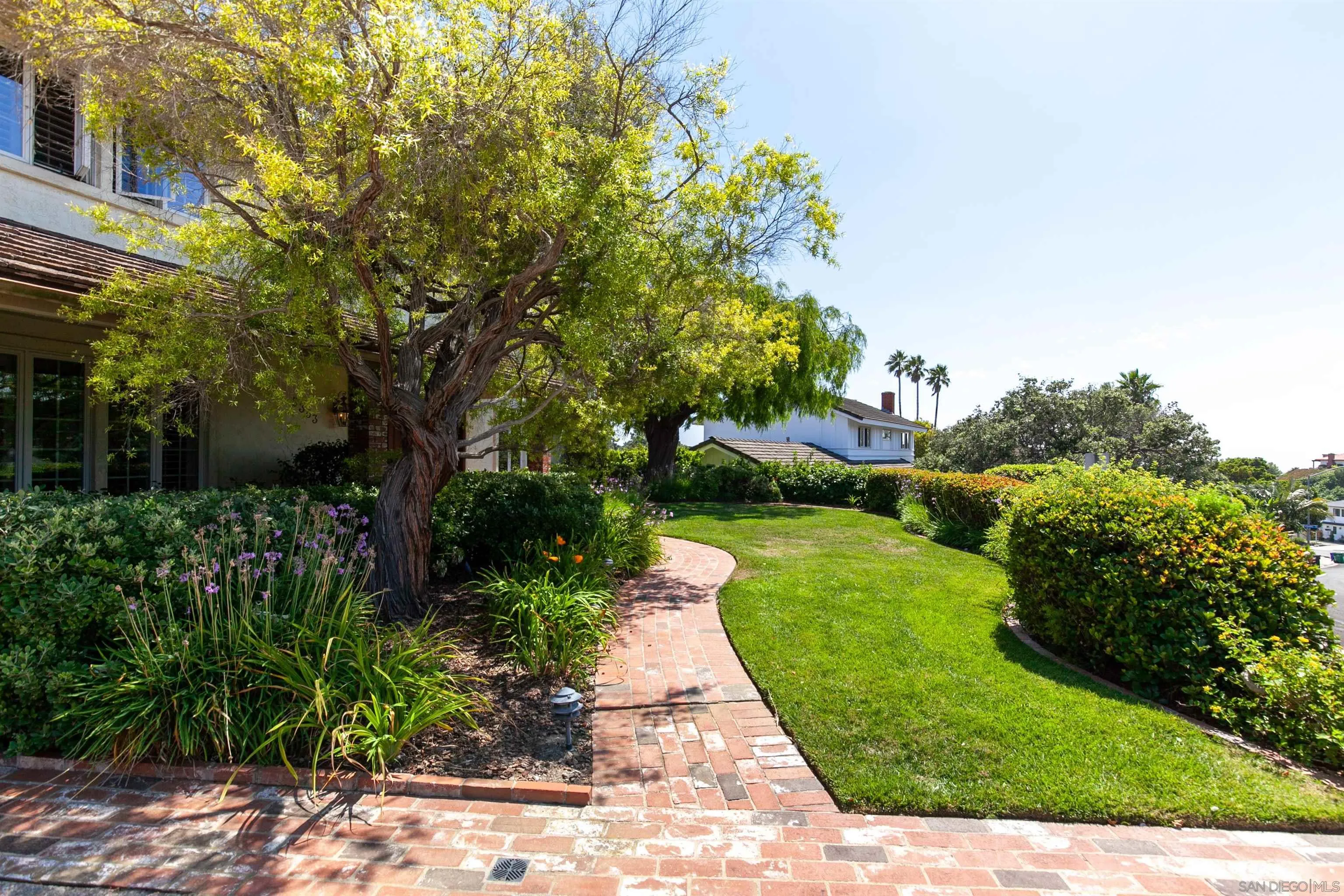 https://cdn.realtyfeed.com/cdn/127/250037902/08a1fd1bcf78bd86a0e7a1c3b4ce4fe8.webp