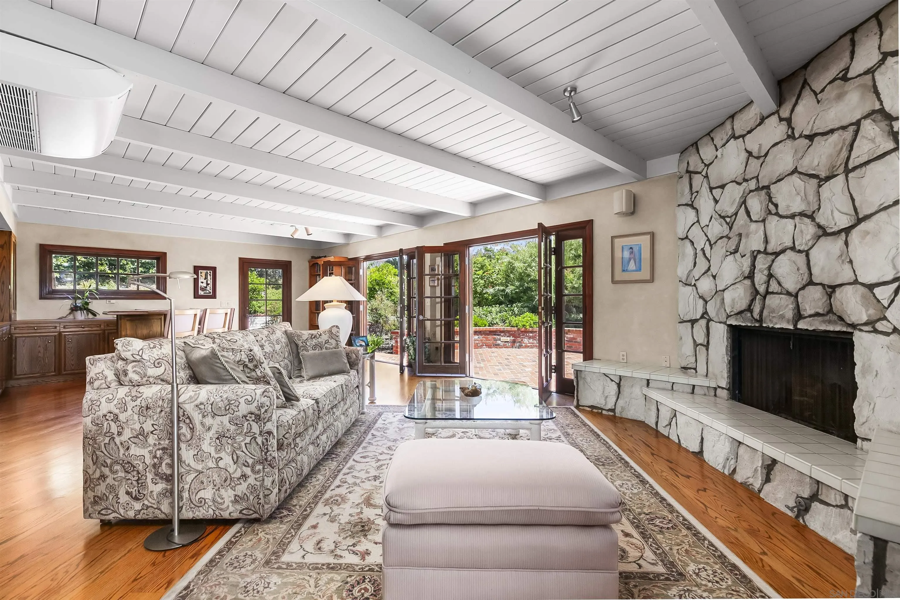 https://cdn.realtyfeed.com/cdn/127/250037902/8457896a2d9a60cdf64173646255195f.webp