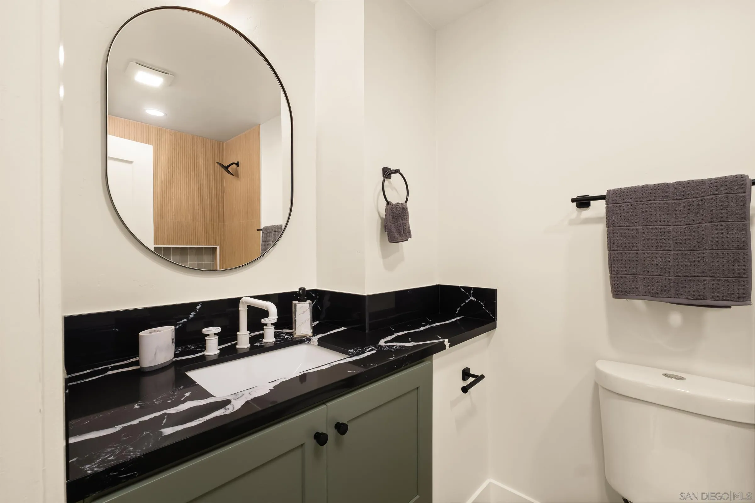 https://cdn.realtyfeed.com/cdn/127/250037903/8ed05034203524ed040bbd16668c9510.webp