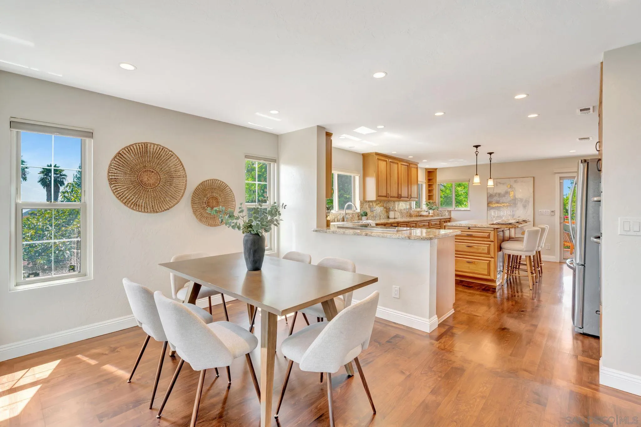 https://cdn.realtyfeed.com/cdn/127/250037905/7824fd06040a42a0aa1a2ec79d29ad33.webp