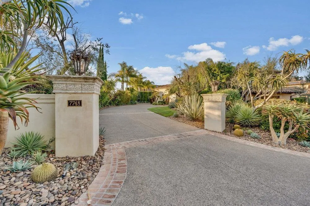 https://cdn.realtyfeed.com/cdn/127/250037906/1cc2b6abf597ff56fa5ca1ceb75f77d4.webp