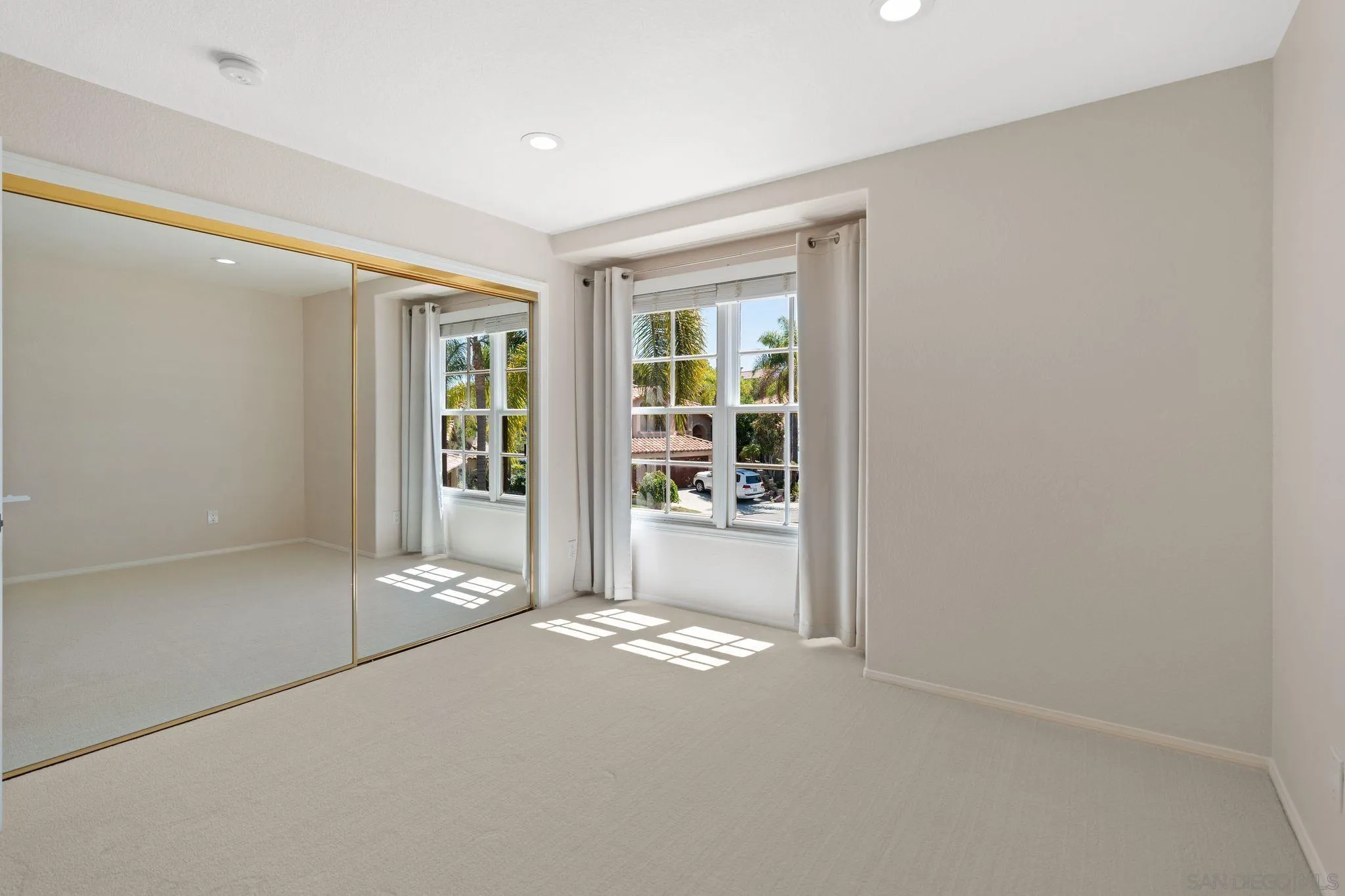 https://cdn.realtyfeed.com/cdn/127/250037910/683ae1835b7e02118090f1b370c29e70.webp