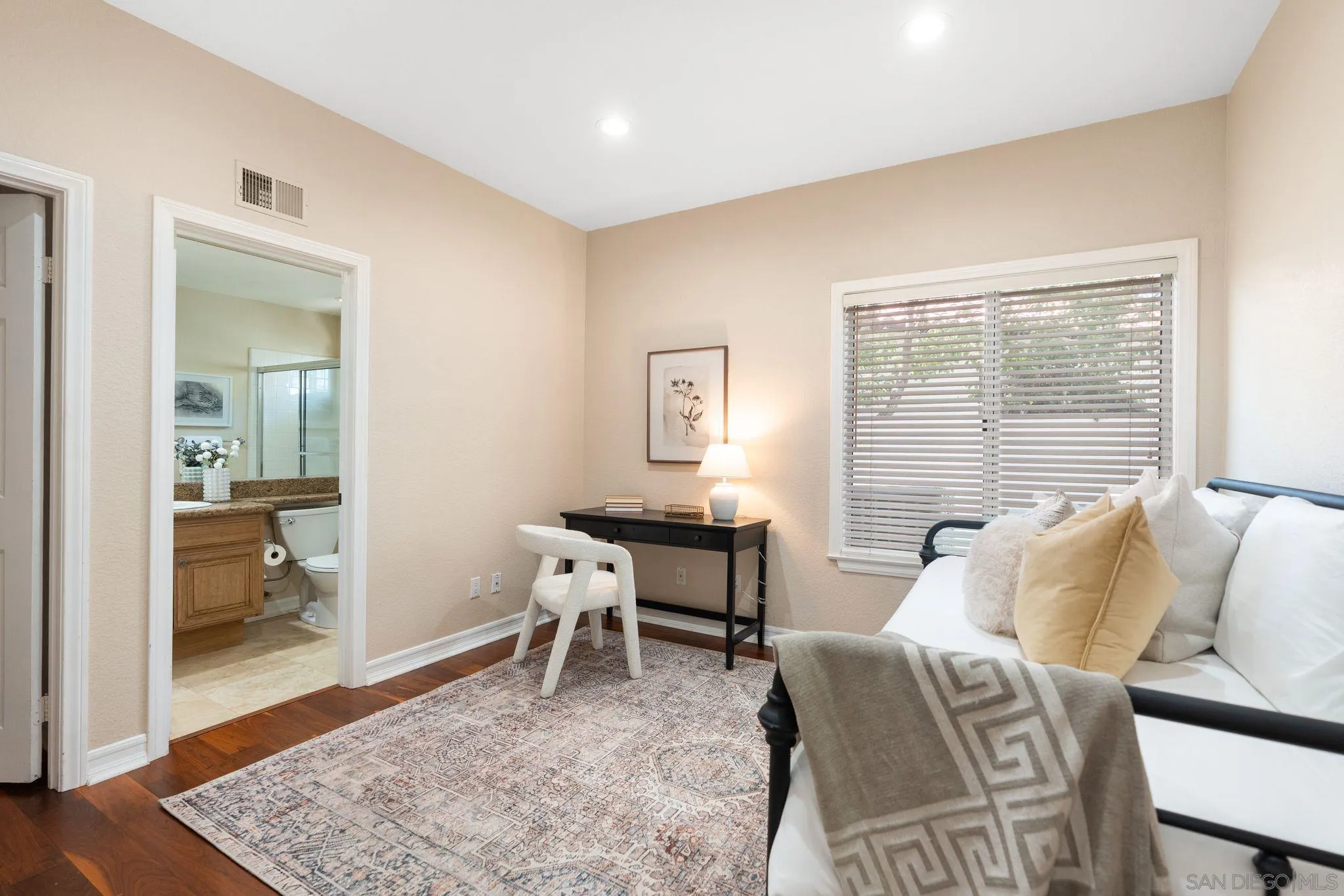 https://cdn.realtyfeed.com/cdn/127/250037910/d727c47fce12a0ff8d5e5118708af374.webp