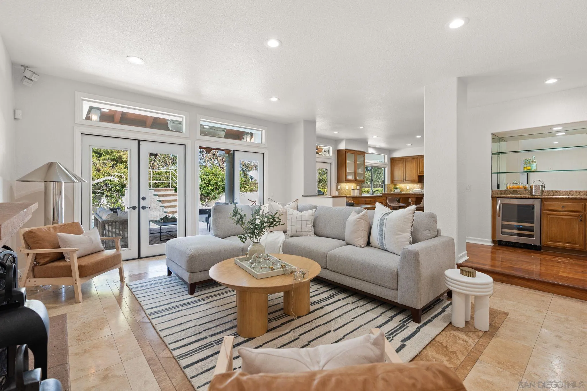 https://cdn.realtyfeed.com/cdn/127/250037910/deee27f3e5f7cd4519e7ef79106772cc.webp