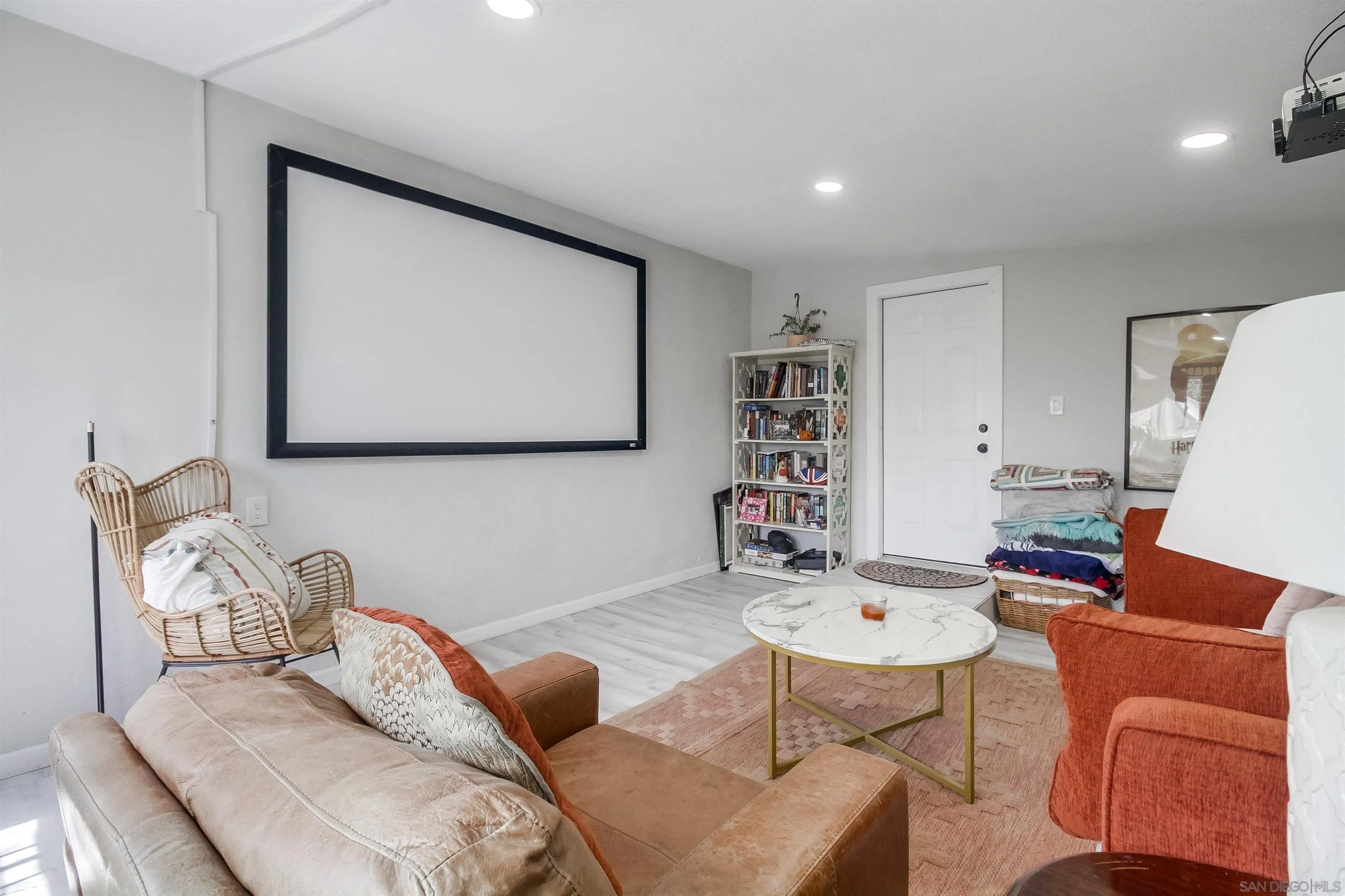 https://cdn.realtyfeed.com/cdn/127/250037913/05a81d6a1b63a9d5bcdbb7abcd1a9b26.webp