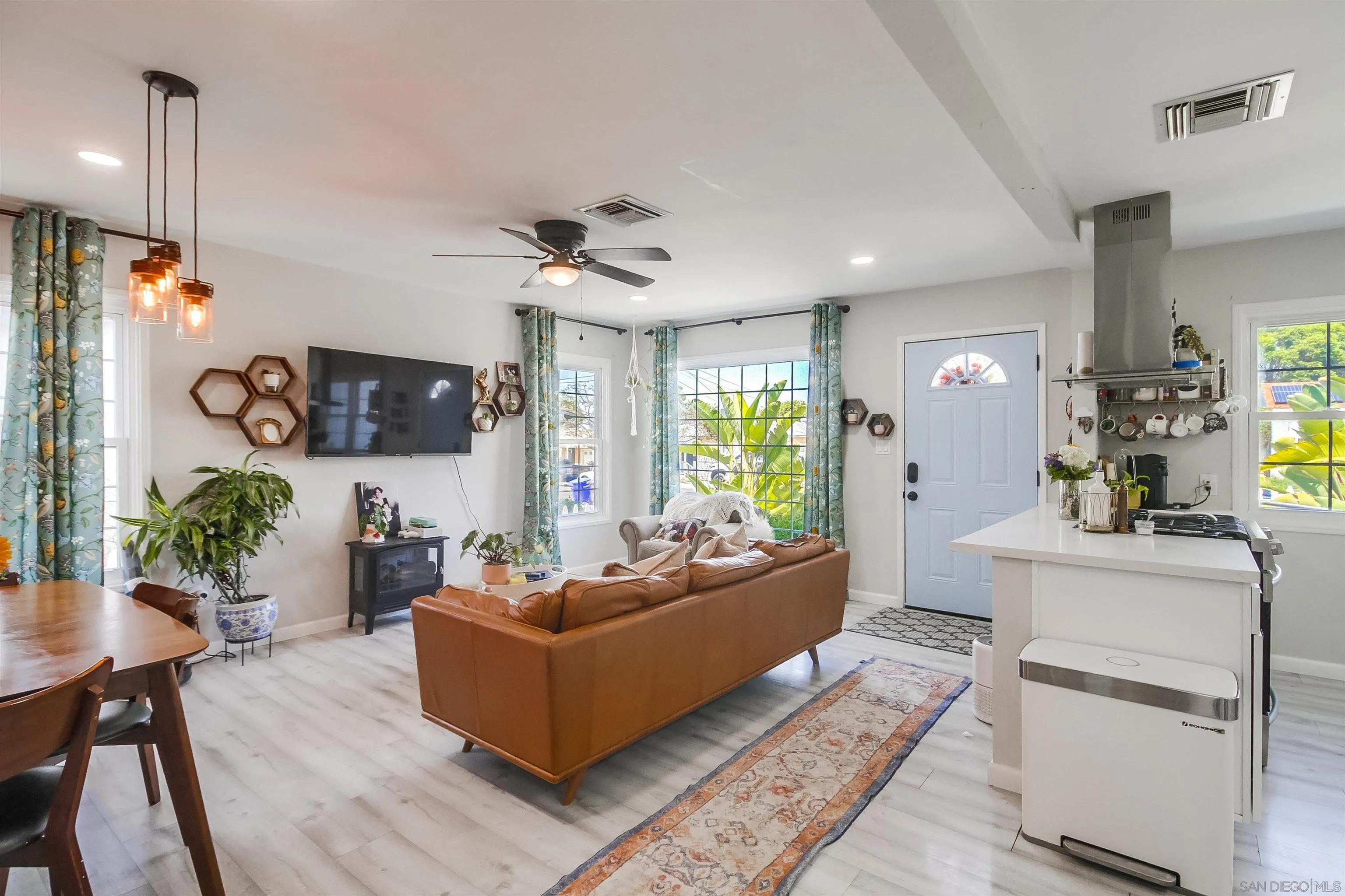 https://cdn.realtyfeed.com/cdn/127/250037913/a0510829aab033e7fd3648d56c32511e.webp