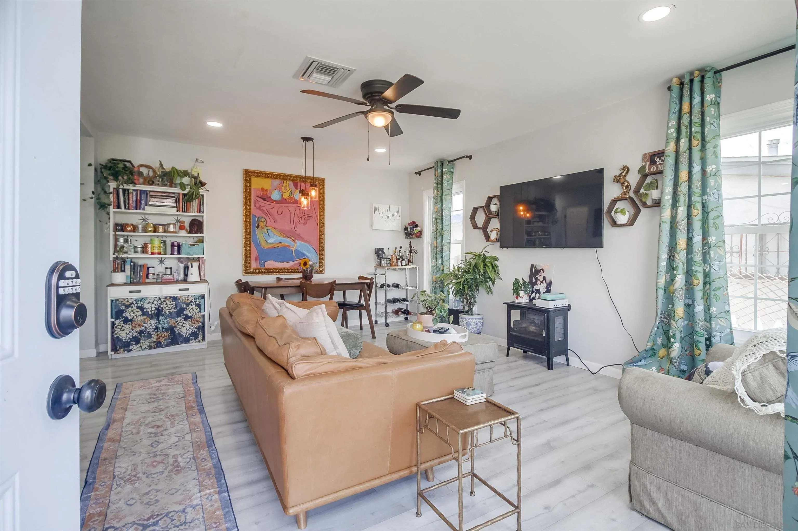 https://cdn.realtyfeed.com/cdn/127/250037913/e595ca2a5e47b827691922c2c8e3df32.webp