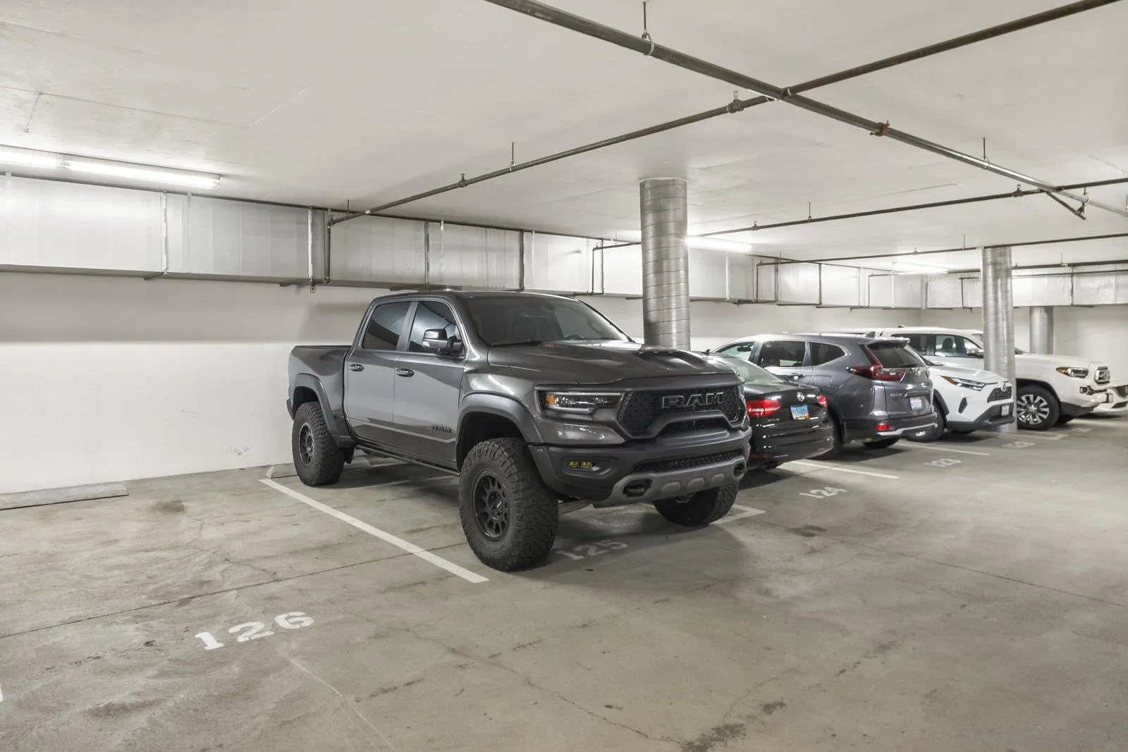 https://cdn.realtyfeed.com/cdn/127/250037916/62dcedac36ae9e4b6a644eb10ddcca9e.webp