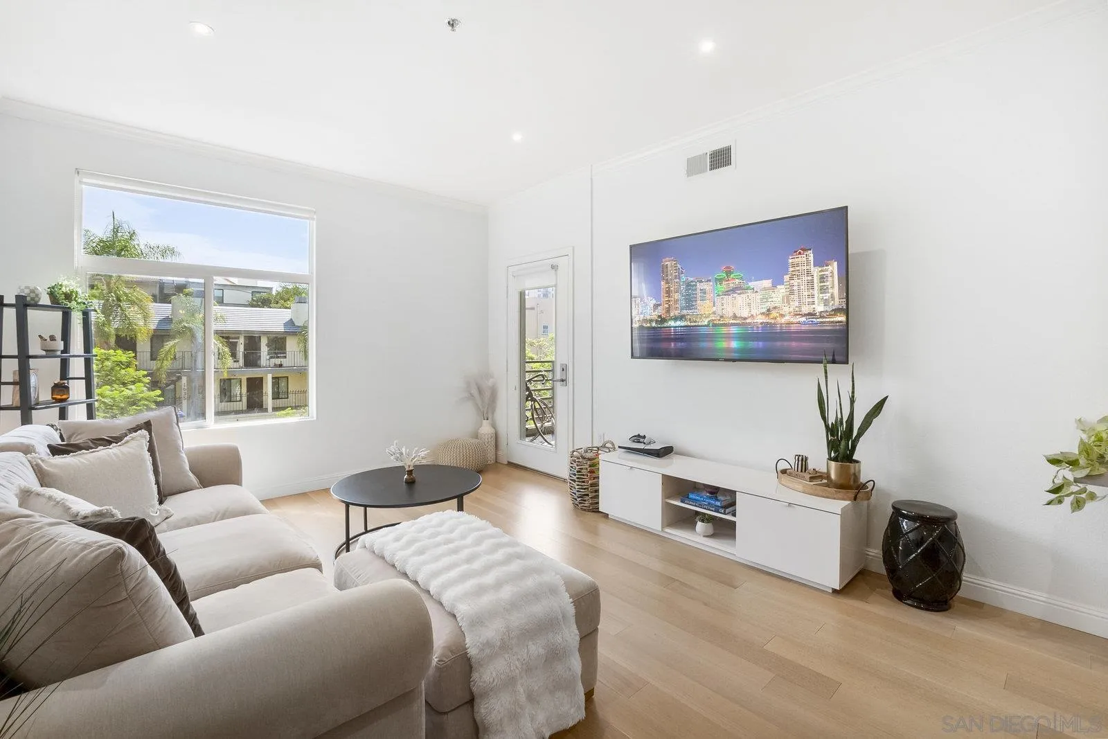 https://cdn.realtyfeed.com/cdn/127/250037916/714dc3f717236783c917ed450a88f074.webp