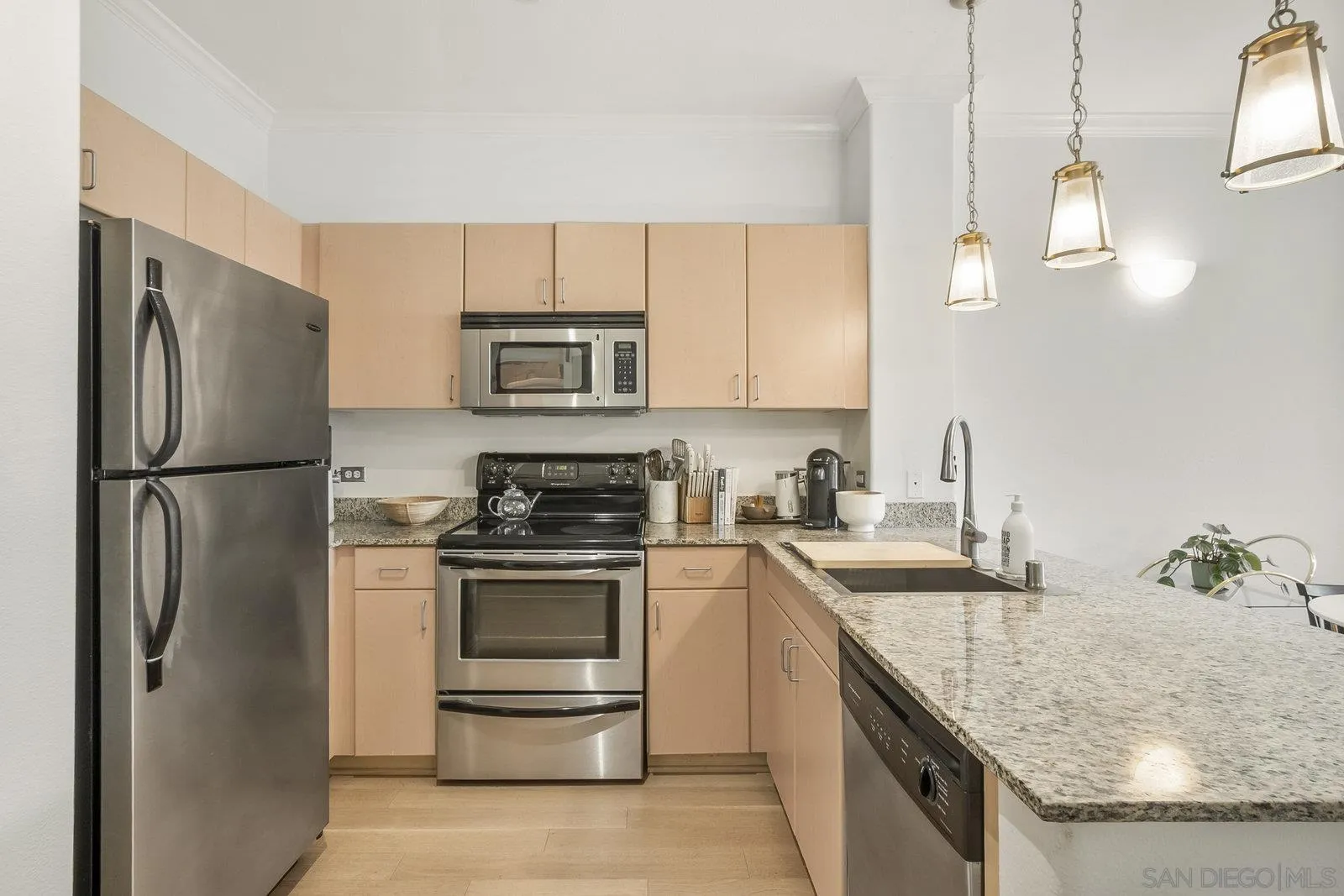 Photo #5: 250037916 Listing 