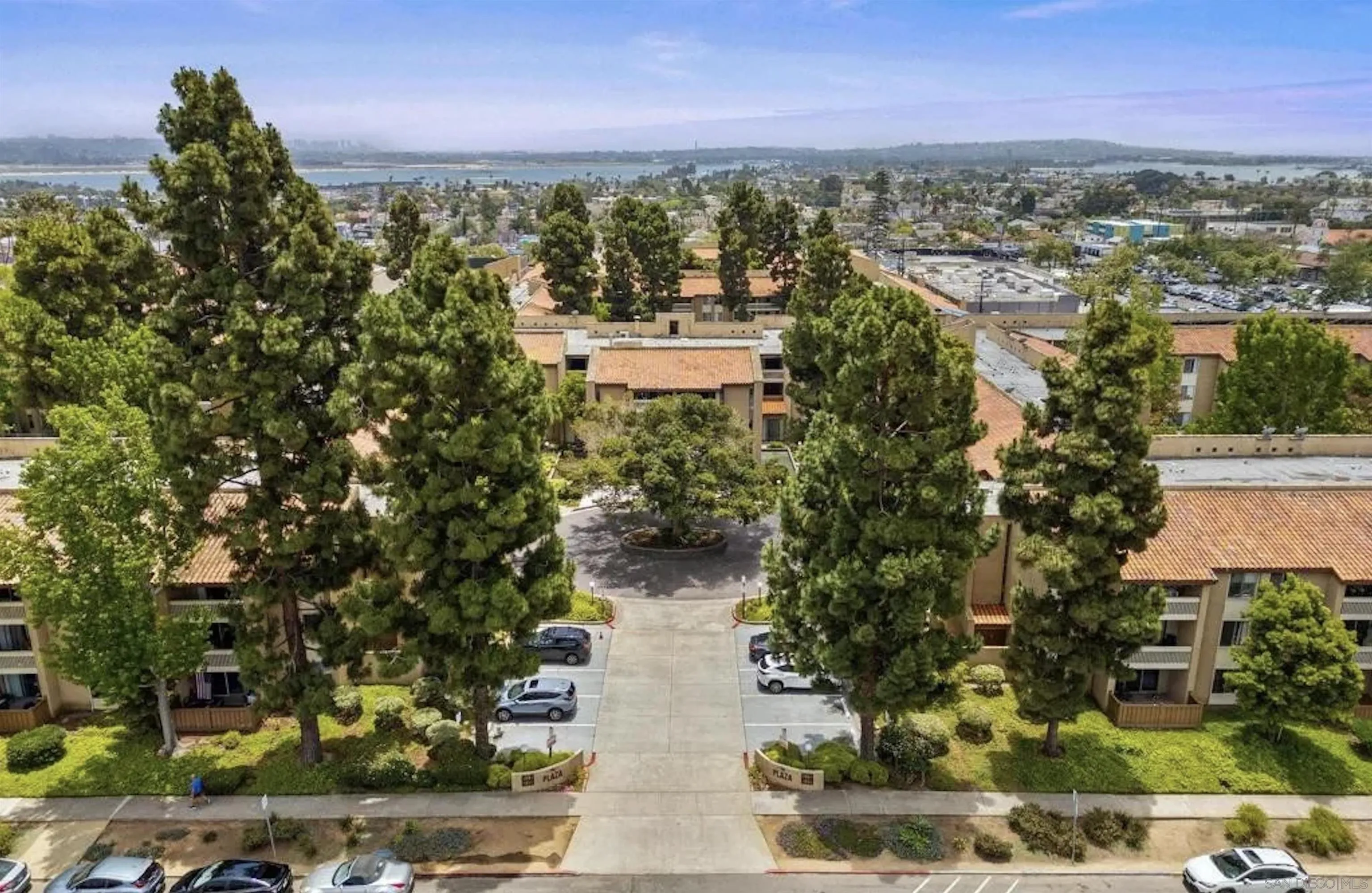 https://cdn.realtyfeed.com/cdn/127/250037917/939d558cf9d628be55b4725e0dcf1496.webp