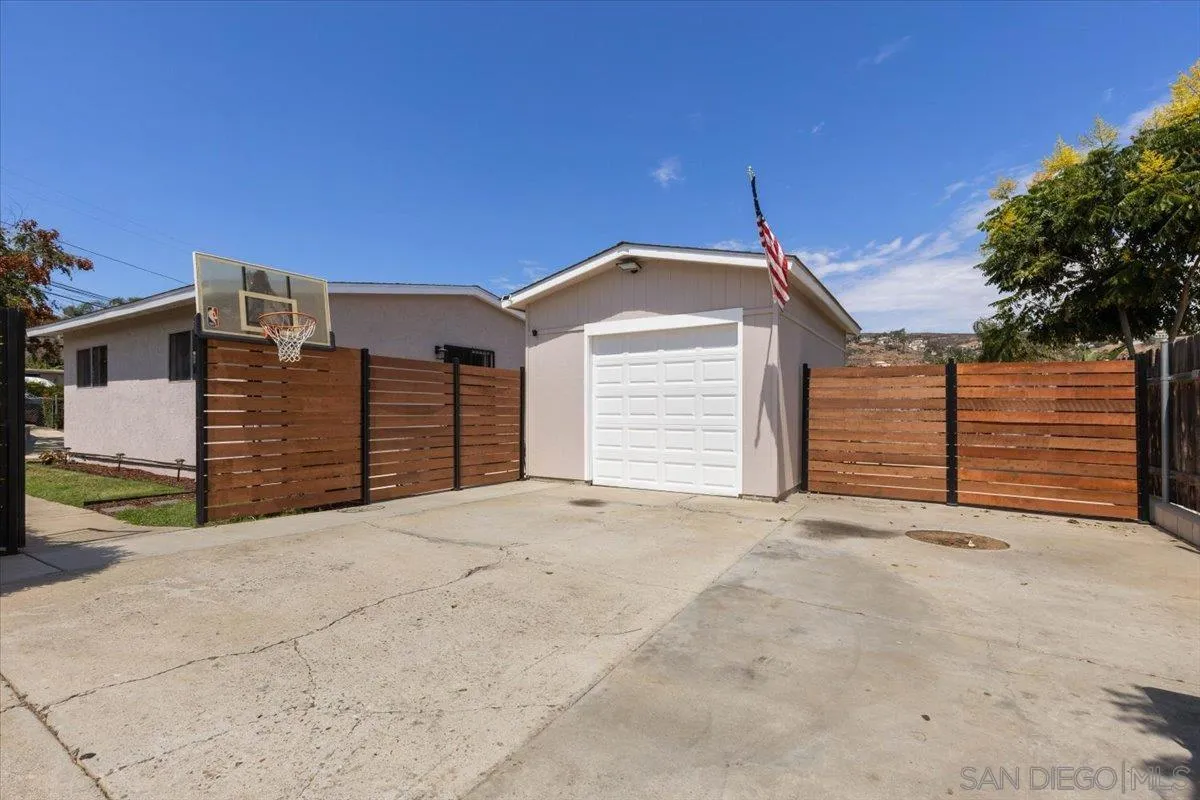 https://cdn.realtyfeed.com/cdn/127/250037919/45bd861306e34cb04ee020847ae998b5.webp