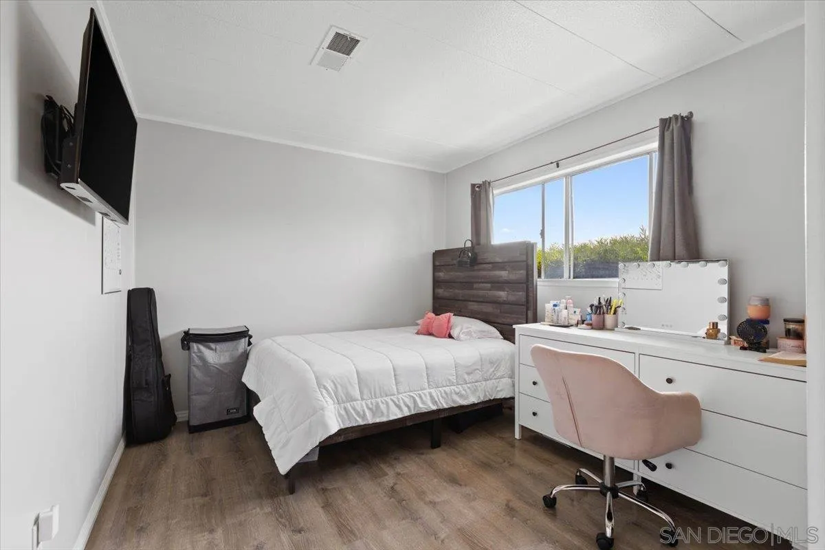 https://cdn.realtyfeed.com/cdn/127/250037919/616d2e2e0eda5f1a8d75668429803f92.webp