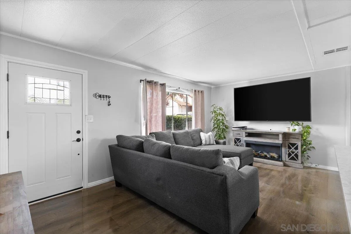 https://cdn.realtyfeed.com/cdn/127/250037919/b76648cb1dff232faa2d2be6be09c6da.webp