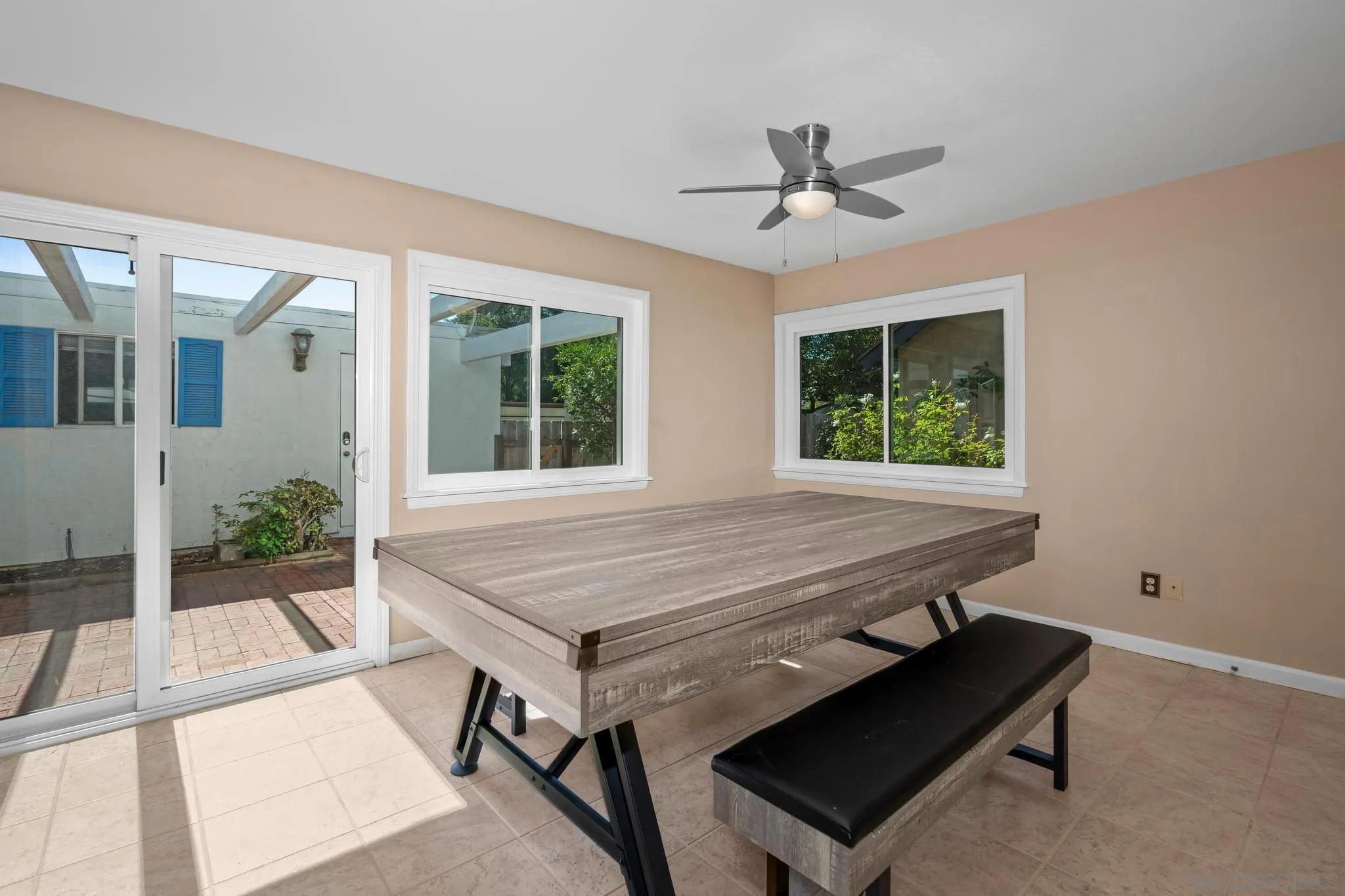 https://cdn.realtyfeed.com/cdn/127/250037921/275d4f4adbb0e540bf18e455f03b2ecc.webp