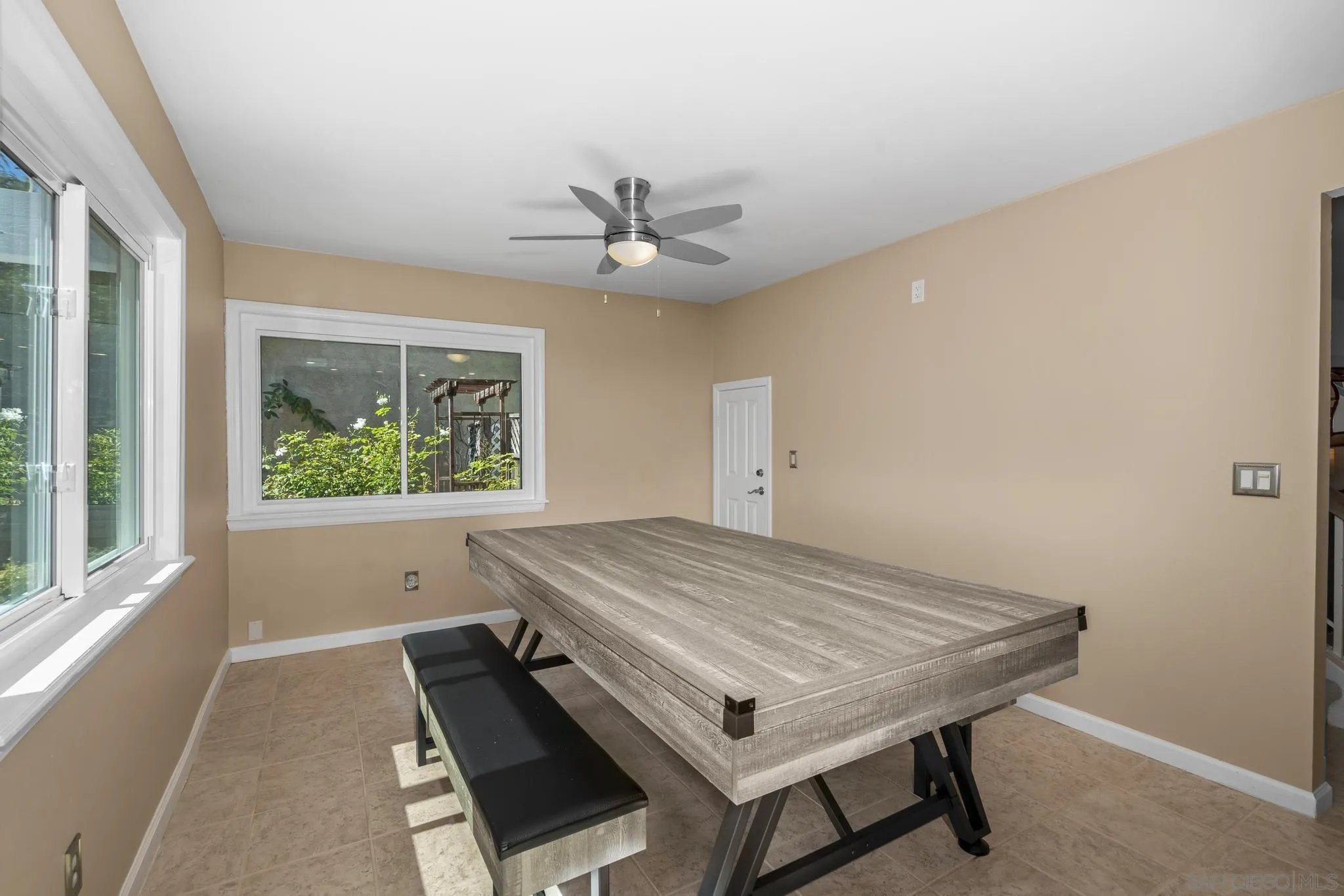 https://cdn.realtyfeed.com/cdn/127/250037921/708000b2b8b2f3c65dff75421ceafa8d.webp