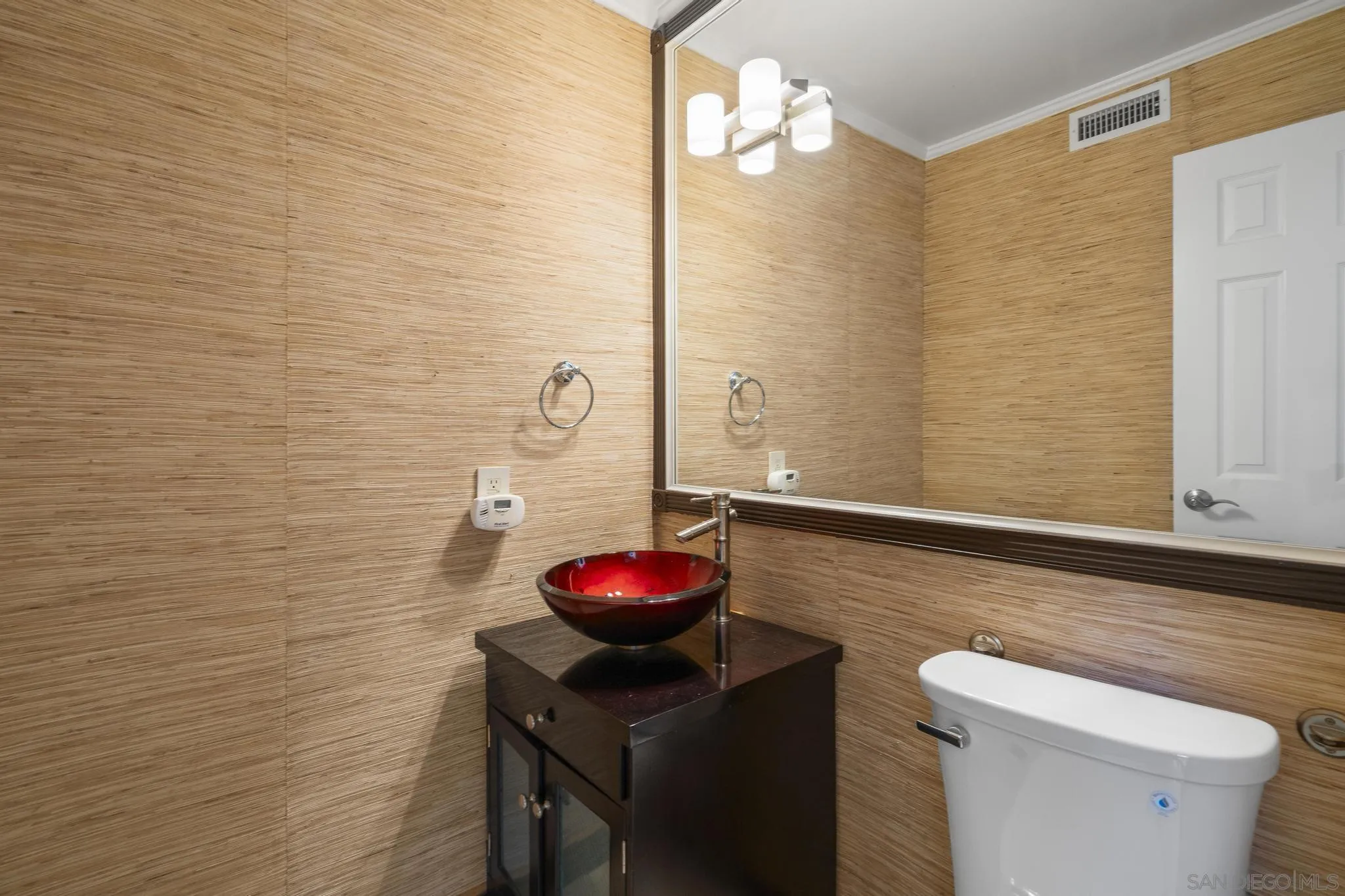 https://cdn.realtyfeed.com/cdn/127/250037921/ea37b739f121f6eb299b91291ac1f698.webp