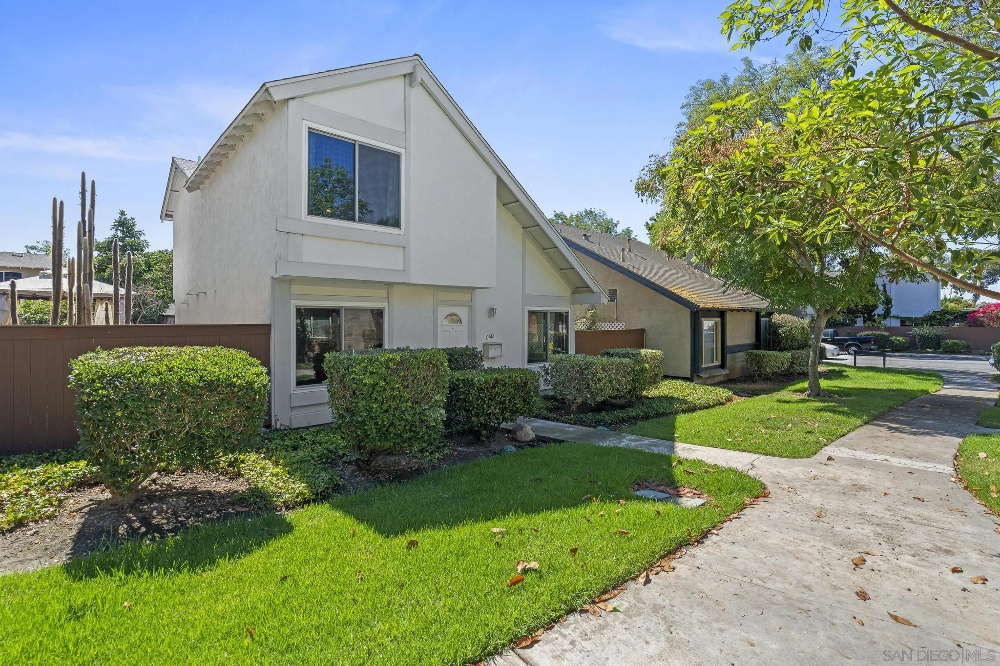 https://cdn.realtyfeed.com/cdn/127/250037921/f13559b9cf3d7fb409a89b98bc2a949a.webp