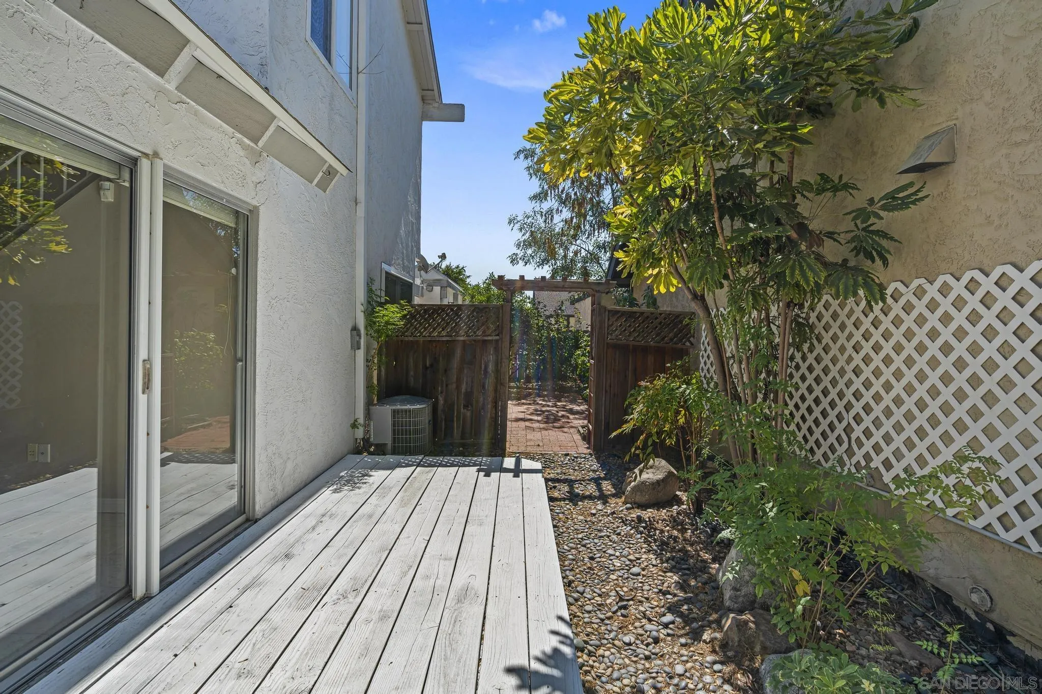 https://cdn.realtyfeed.com/cdn/127/250037921/f3fb88ea383a3828cfe9c04583d6bfda.webp