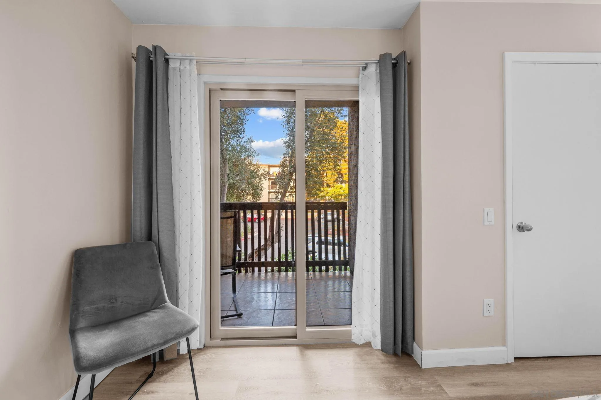https://cdn.realtyfeed.com/cdn/127/250037923/2d4b6eda8dc1044eb1cc8fb1c091c3b5.webp