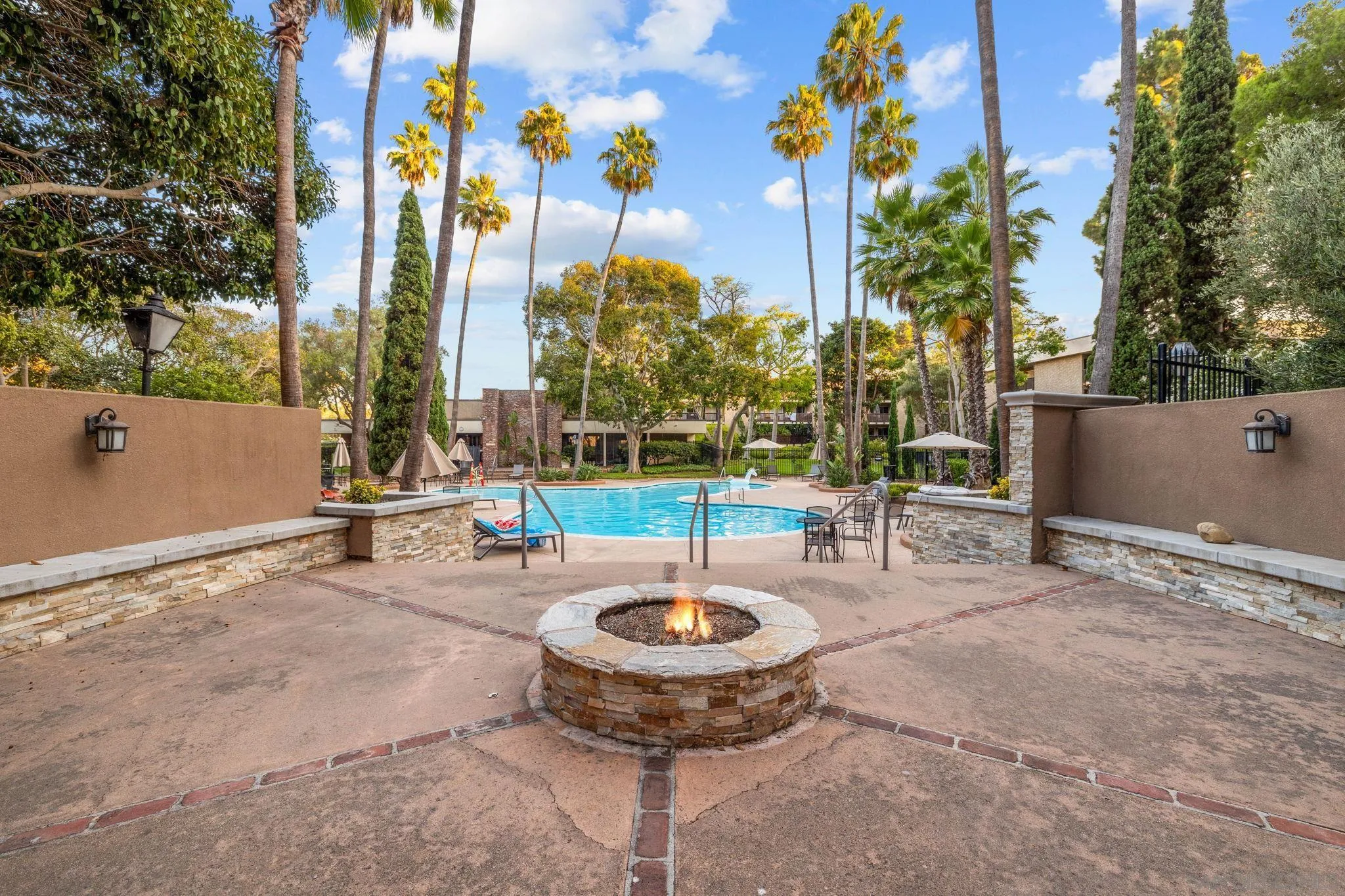 https://cdn.realtyfeed.com/cdn/127/250037923/85cd3dbbf7b74e4219b435cf5bebbd48.webp