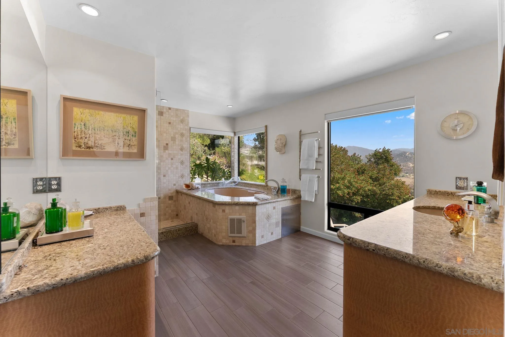 https://cdn.realtyfeed.com/cdn/127/250037925/0e9b7fc0f0e769758de05bde875059b7.webp