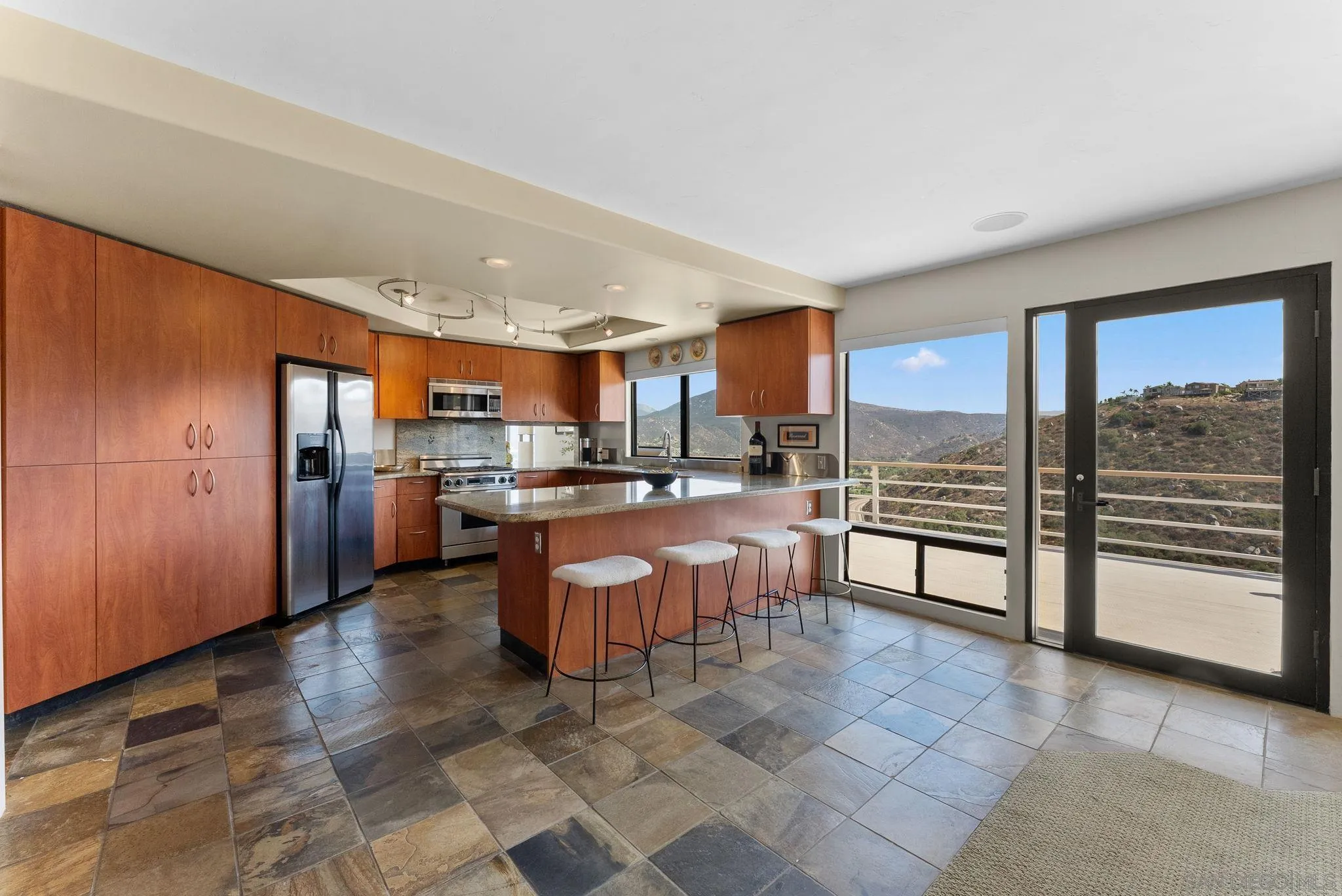 https://cdn.realtyfeed.com/cdn/127/250037925/898e67bc2d05b24608532da3db380b9d.webp