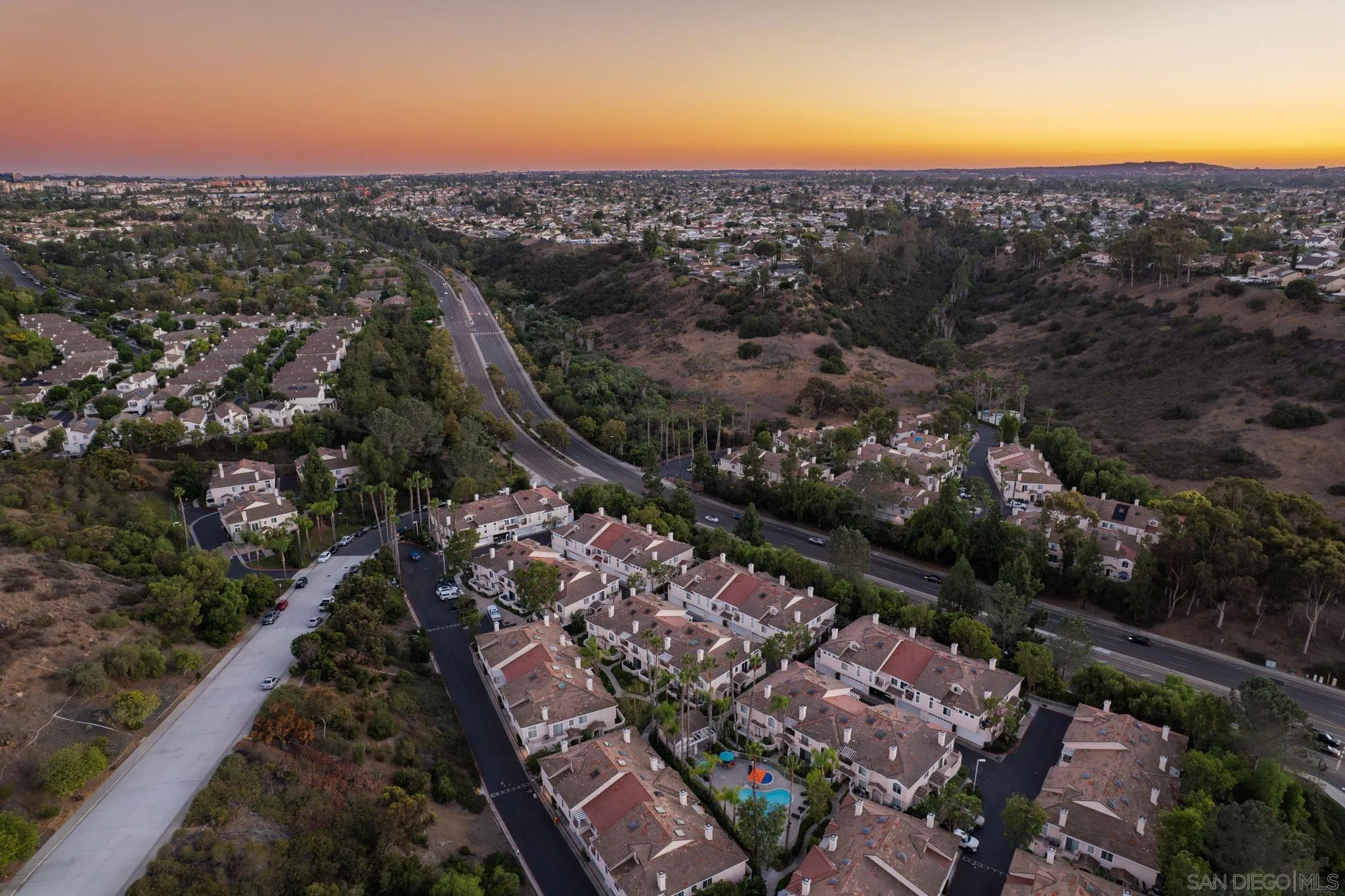 https://cdn.realtyfeed.com/cdn/127/250037928/24b51e8a882df41563239d677e1e51d3.webp