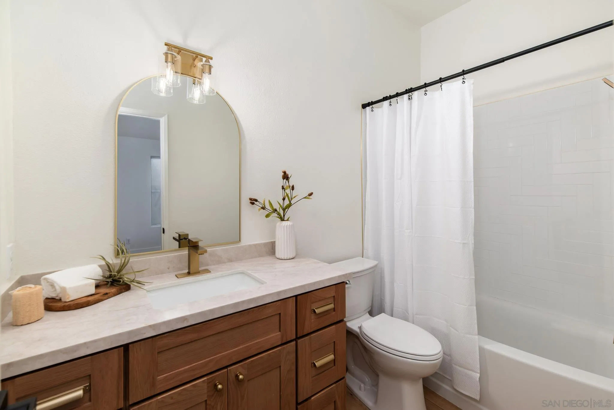https://cdn.realtyfeed.com/cdn/127/250037928/3bbd7e5a274ff7120d41f9faf893f0b9.webp
