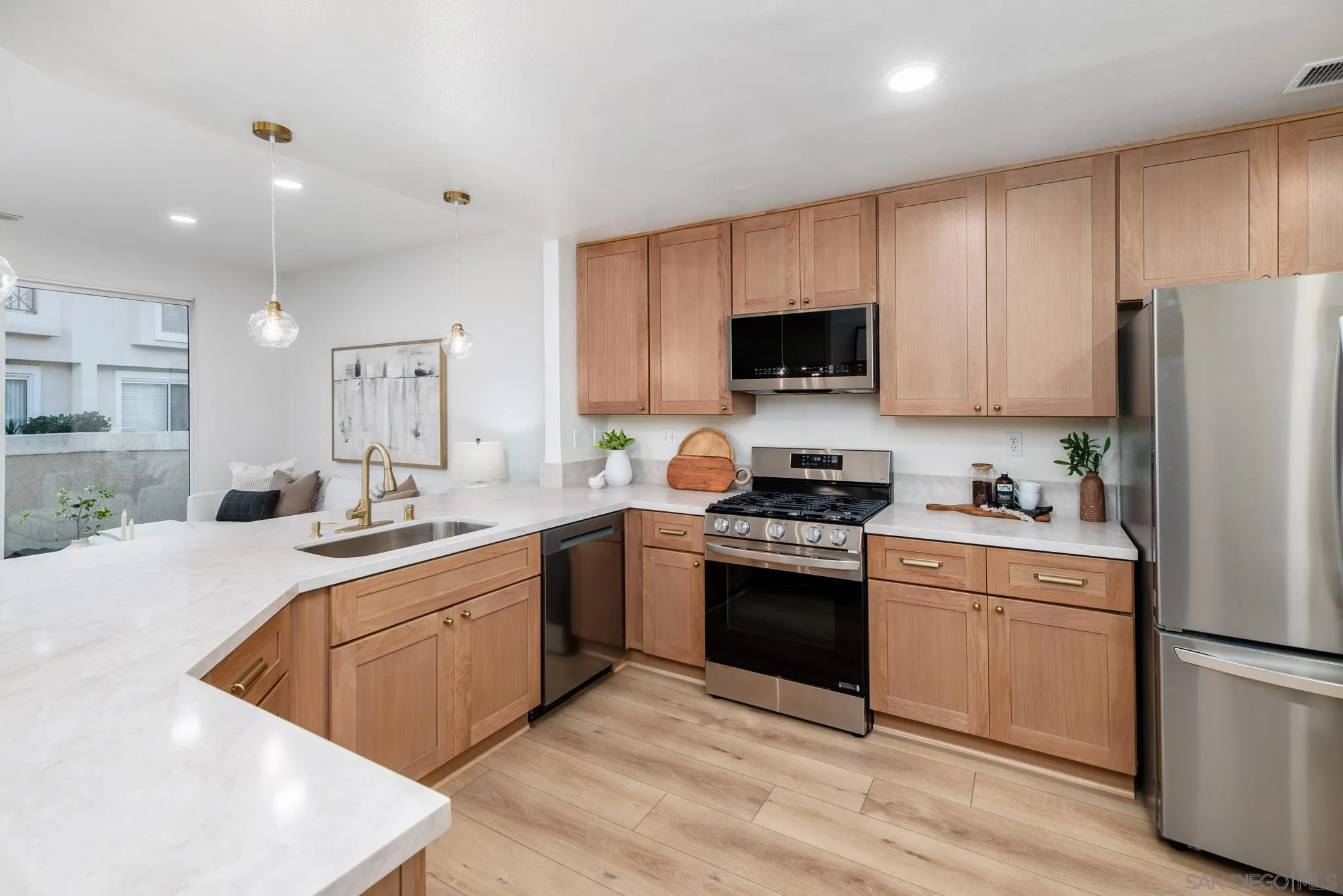 https://cdn.realtyfeed.com/cdn/127/250037928/3caee1e60e156bbc2e60898414b84f9c.webp