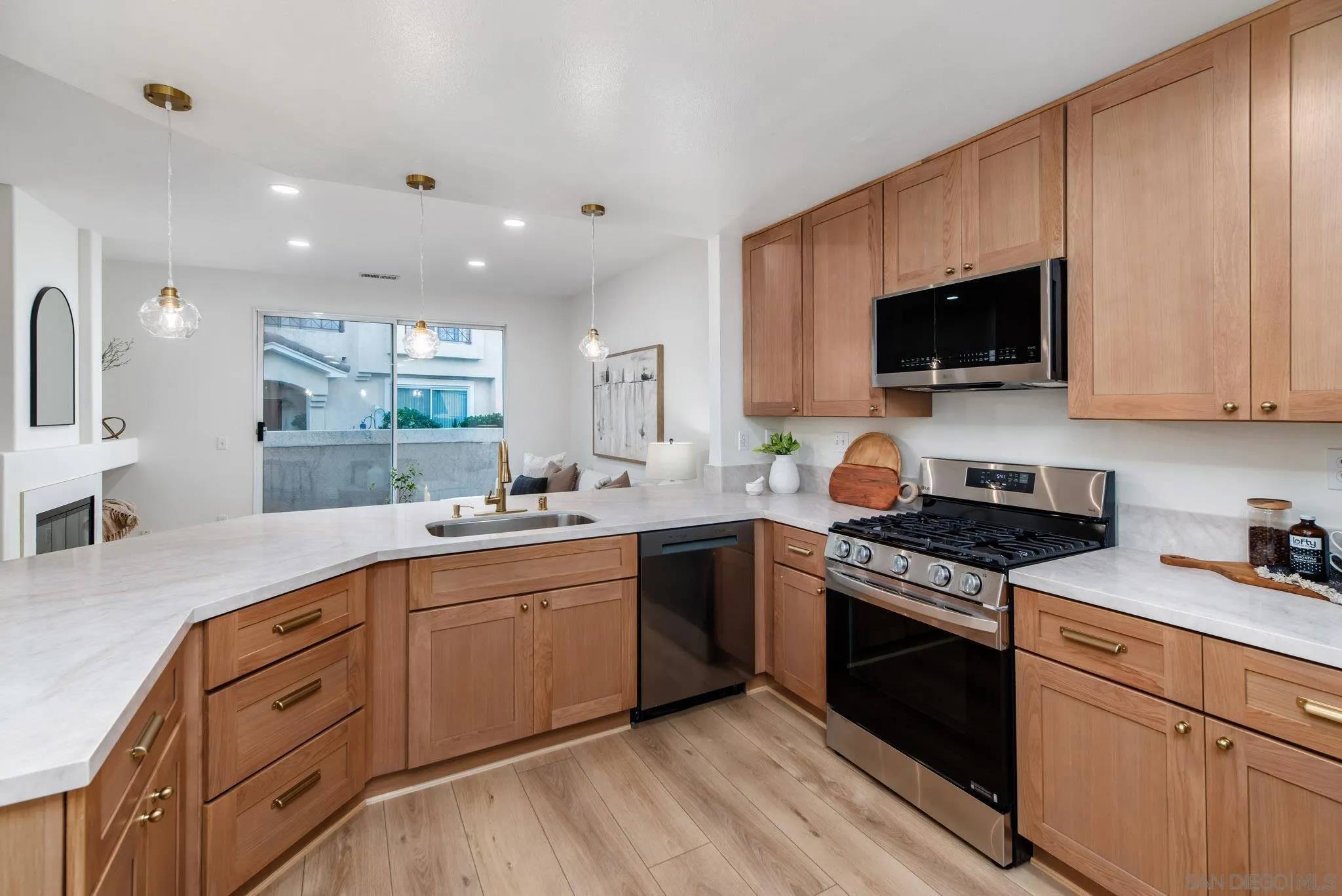https://cdn.realtyfeed.com/cdn/127/250037928/4615a3de2d3074e4147af21eea8024ee.webp