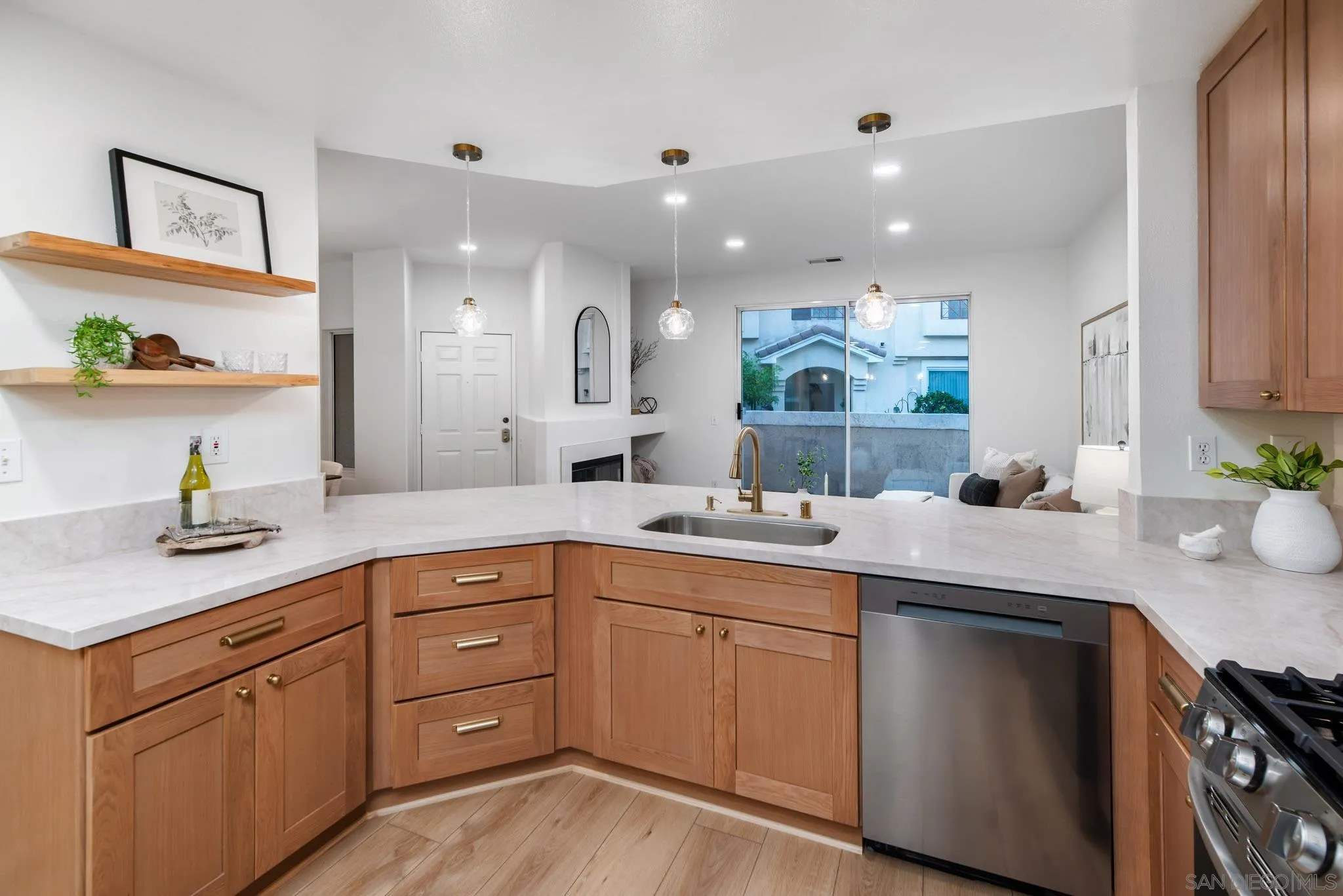 https://cdn.realtyfeed.com/cdn/127/250037928/64d47978eb78e721afbd744fa1328d50.webp