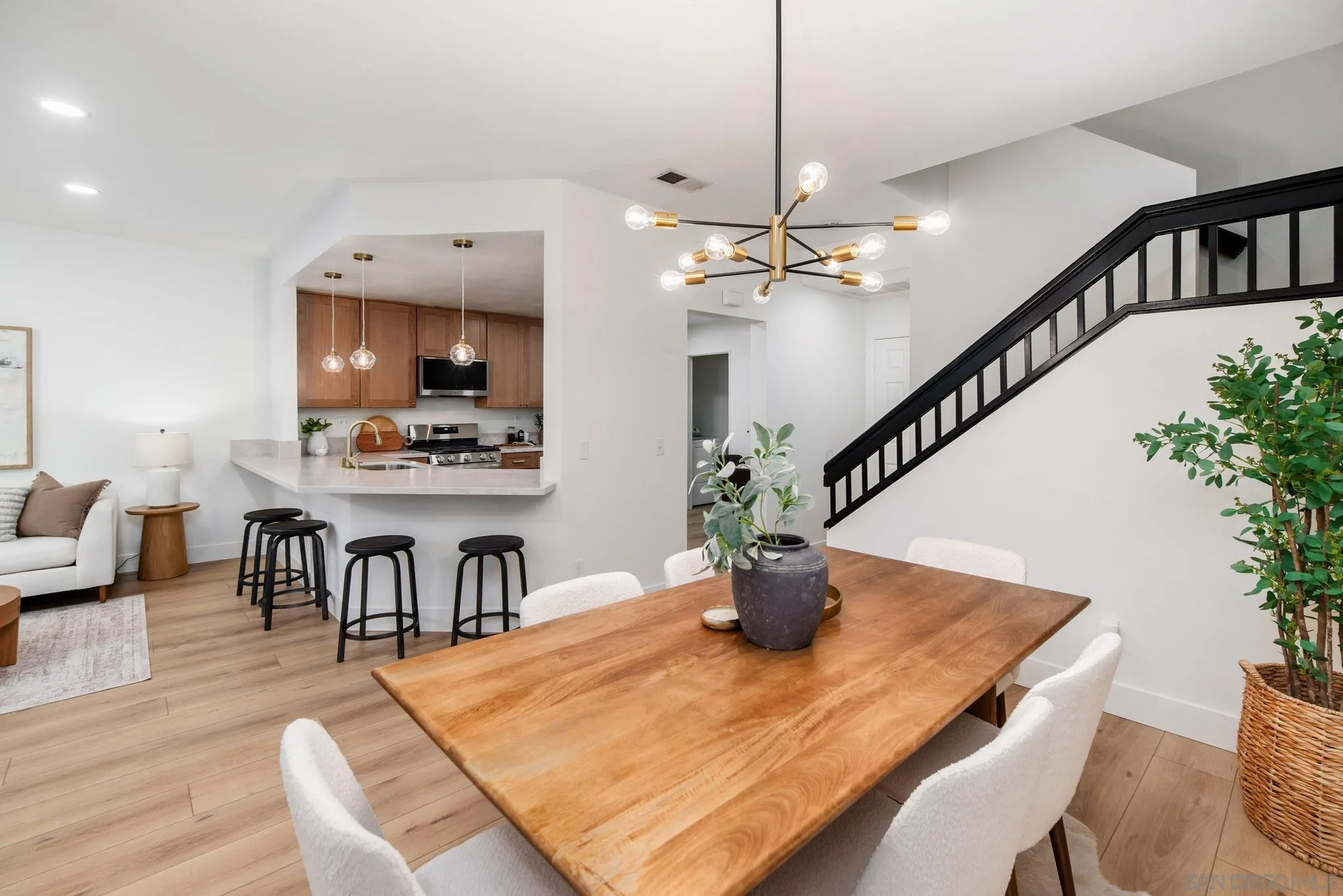 https://cdn.realtyfeed.com/cdn/127/250037928/97ab478ab1dcae9017b478499a3cdf85.webp