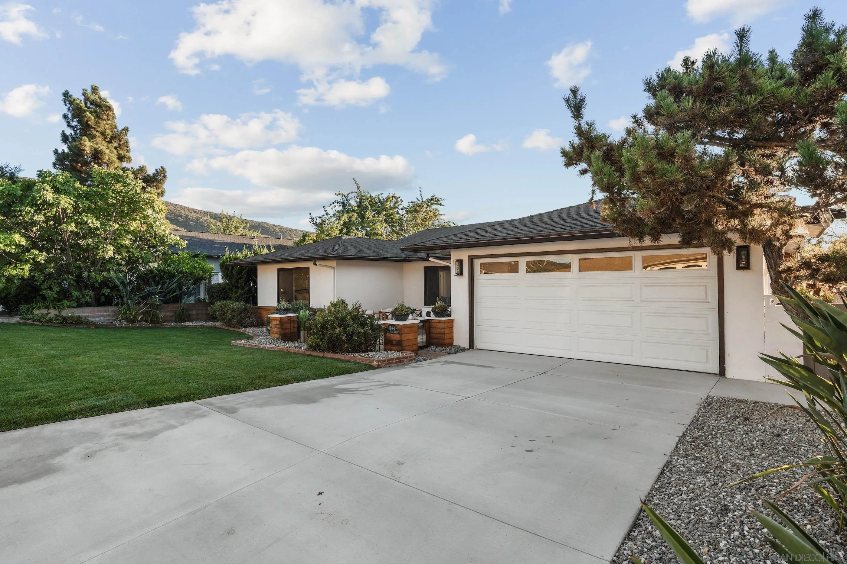 https://cdn.realtyfeed.com/cdn/127/250037929/341e1e8d7fbc0db7ece9385932977511.webp