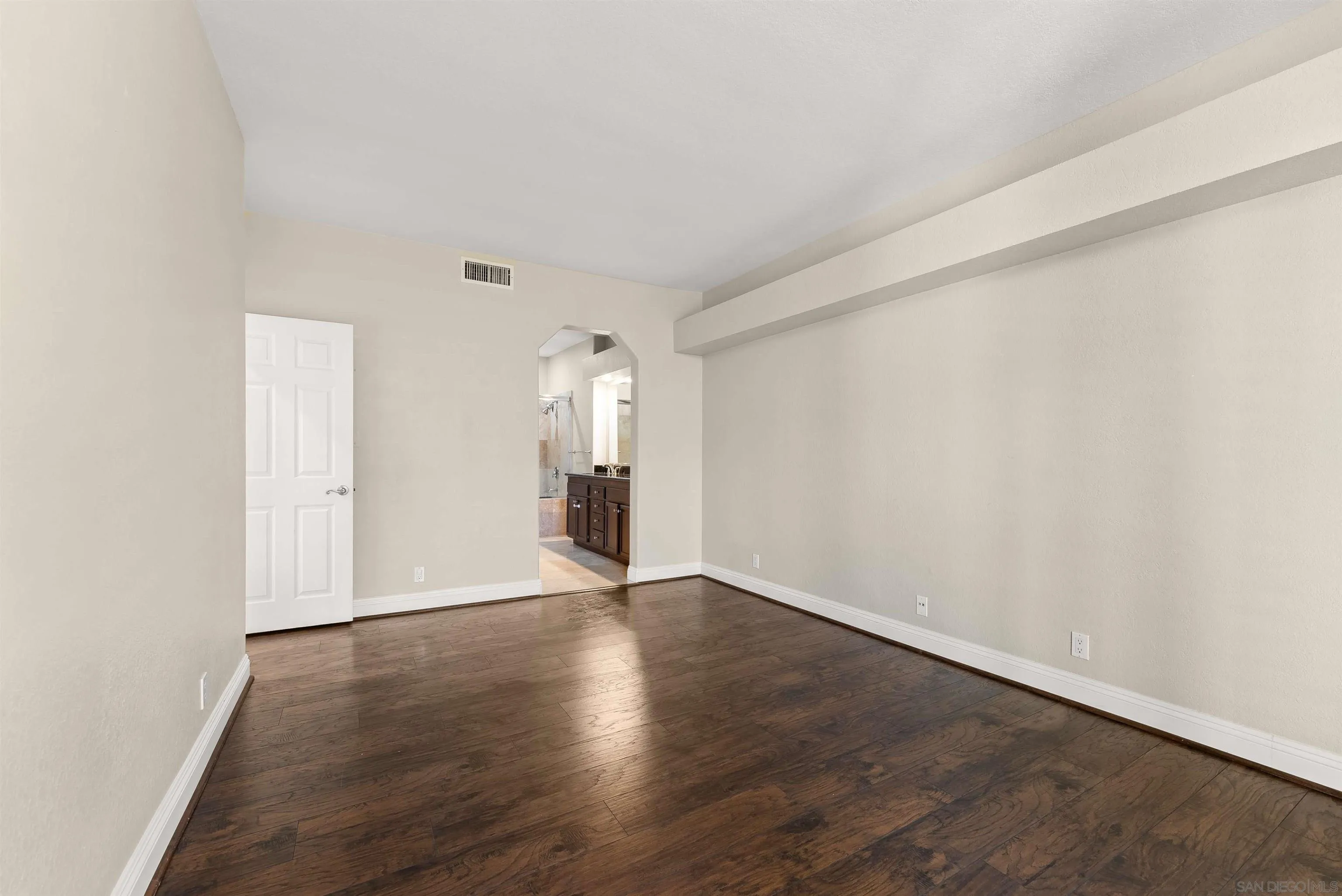 Photo #13: 250037930 Listing: Photo #13