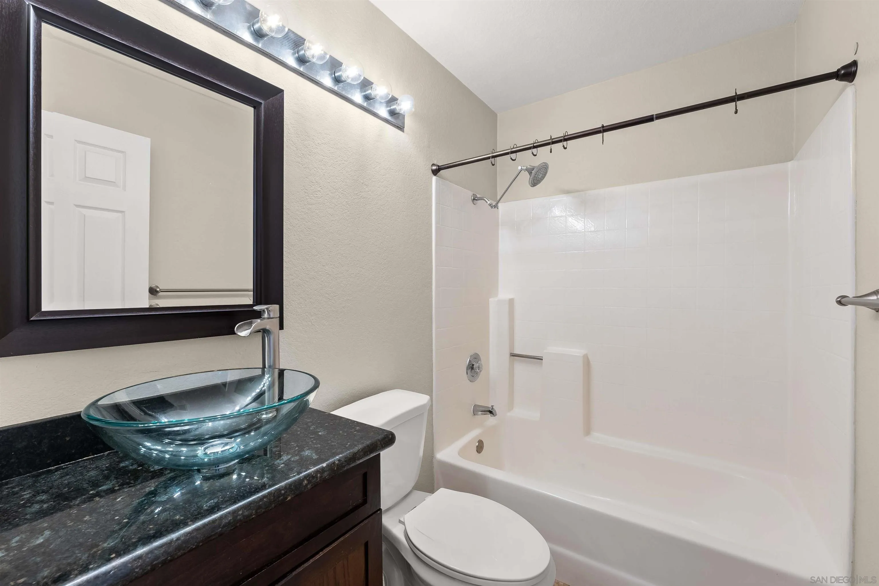 Photo #10: 250037930 Listing: Photo #10