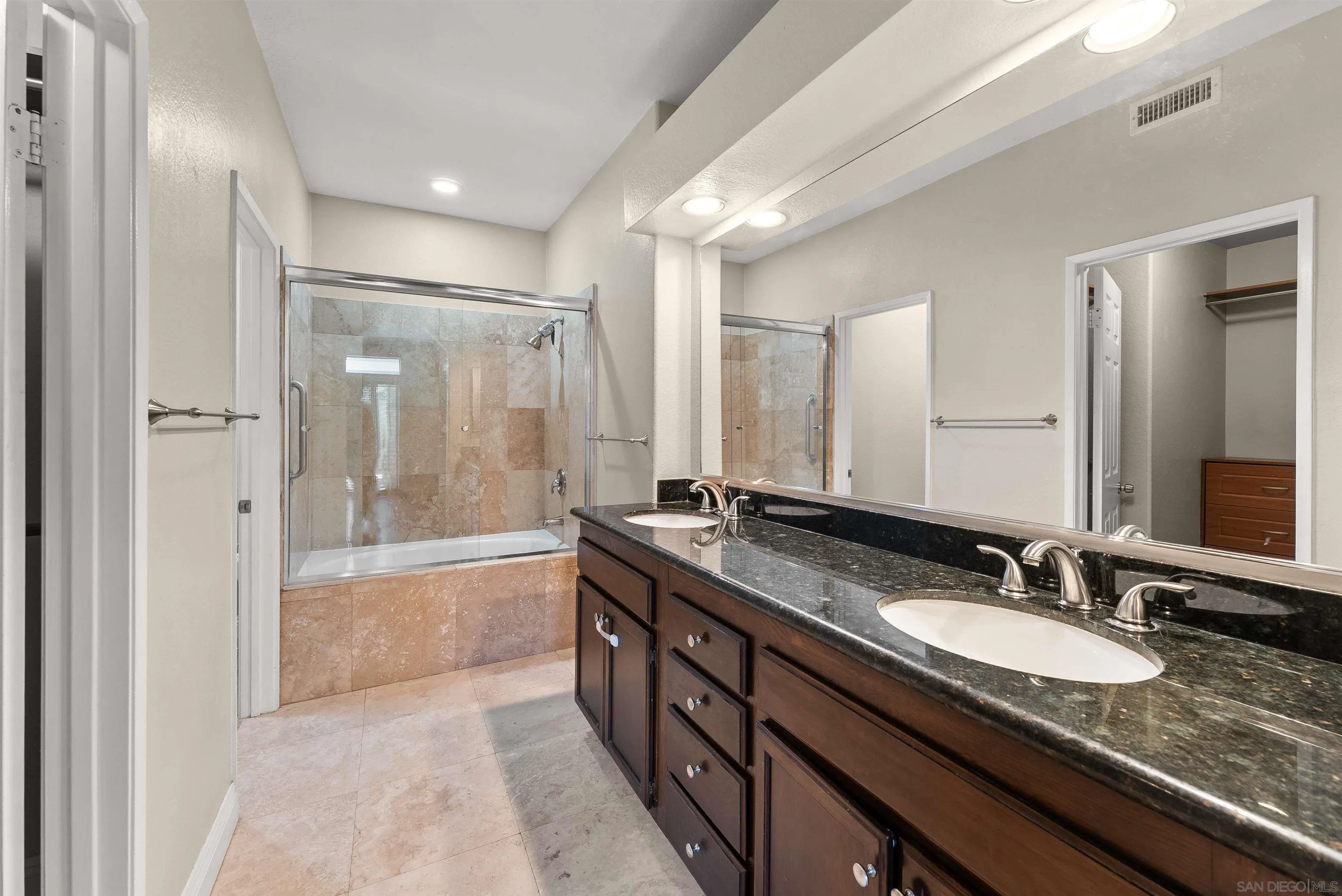 Photo #14: 250037930 Listing: Photo #14