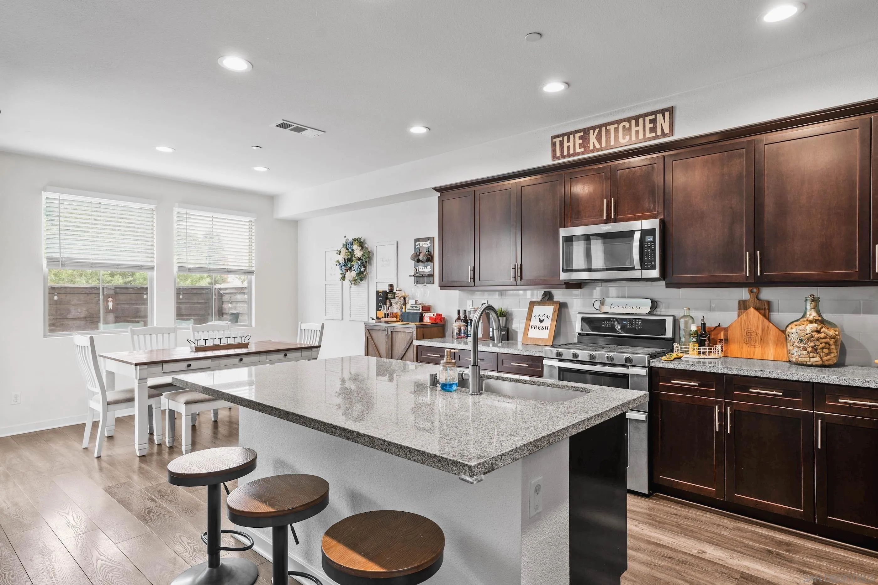 Photo #4: 250037934 Listing 