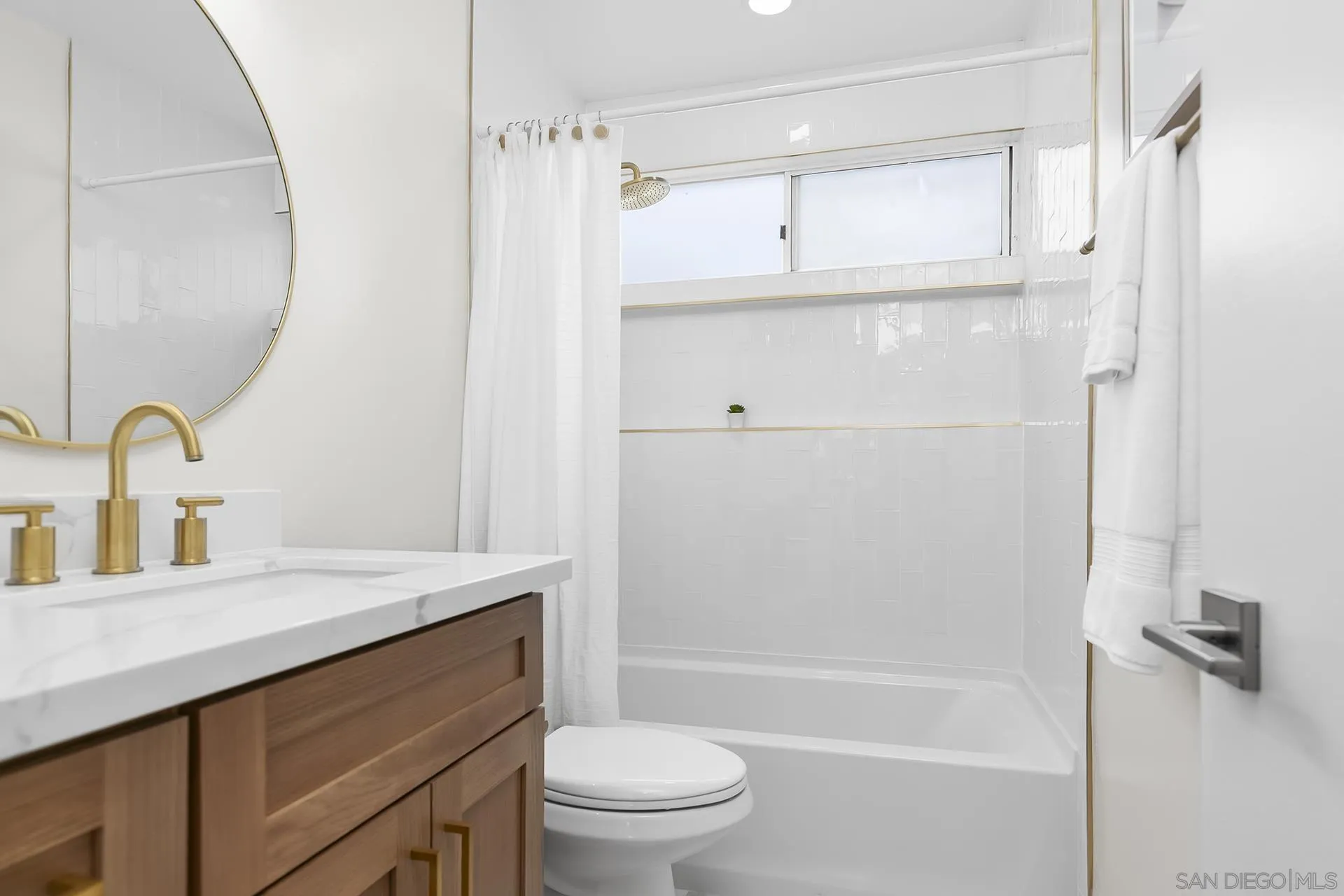 https://cdn.realtyfeed.com/cdn/127/250037935/c3eed3d2bedc5e7b3f2abfb0dc8cf86b.webp