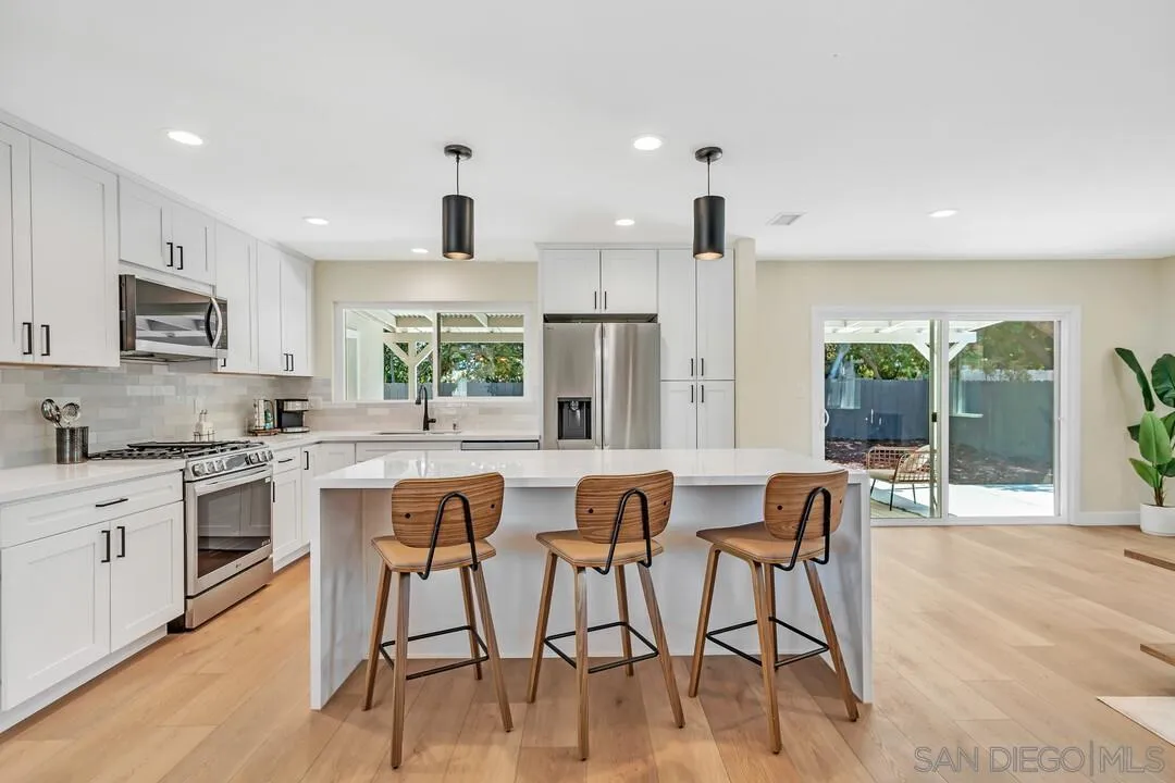 8281 Beaver Lake Dr, San Diego, CA 92119 Sold Property