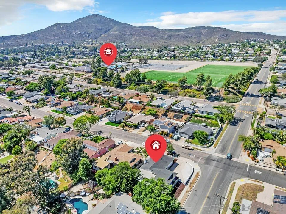 https://cdn.realtyfeed.com/cdn/127/250037936/becb36c91a2ef7434ad2abe1fc4721fc.webp