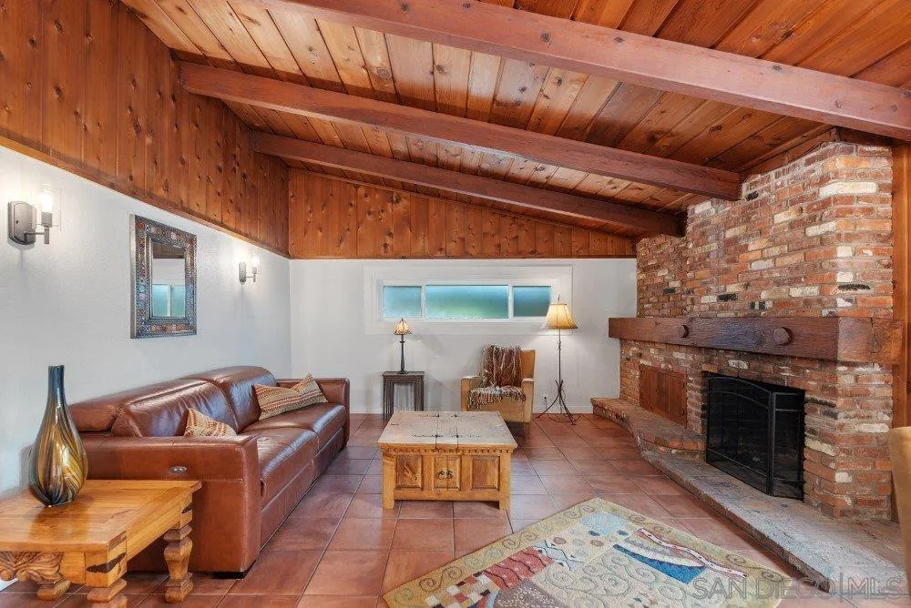 https://cdn.realtyfeed.com/cdn/127/250037938/8edc281c66c2f6876a5b7a4e6b5416d0.webp